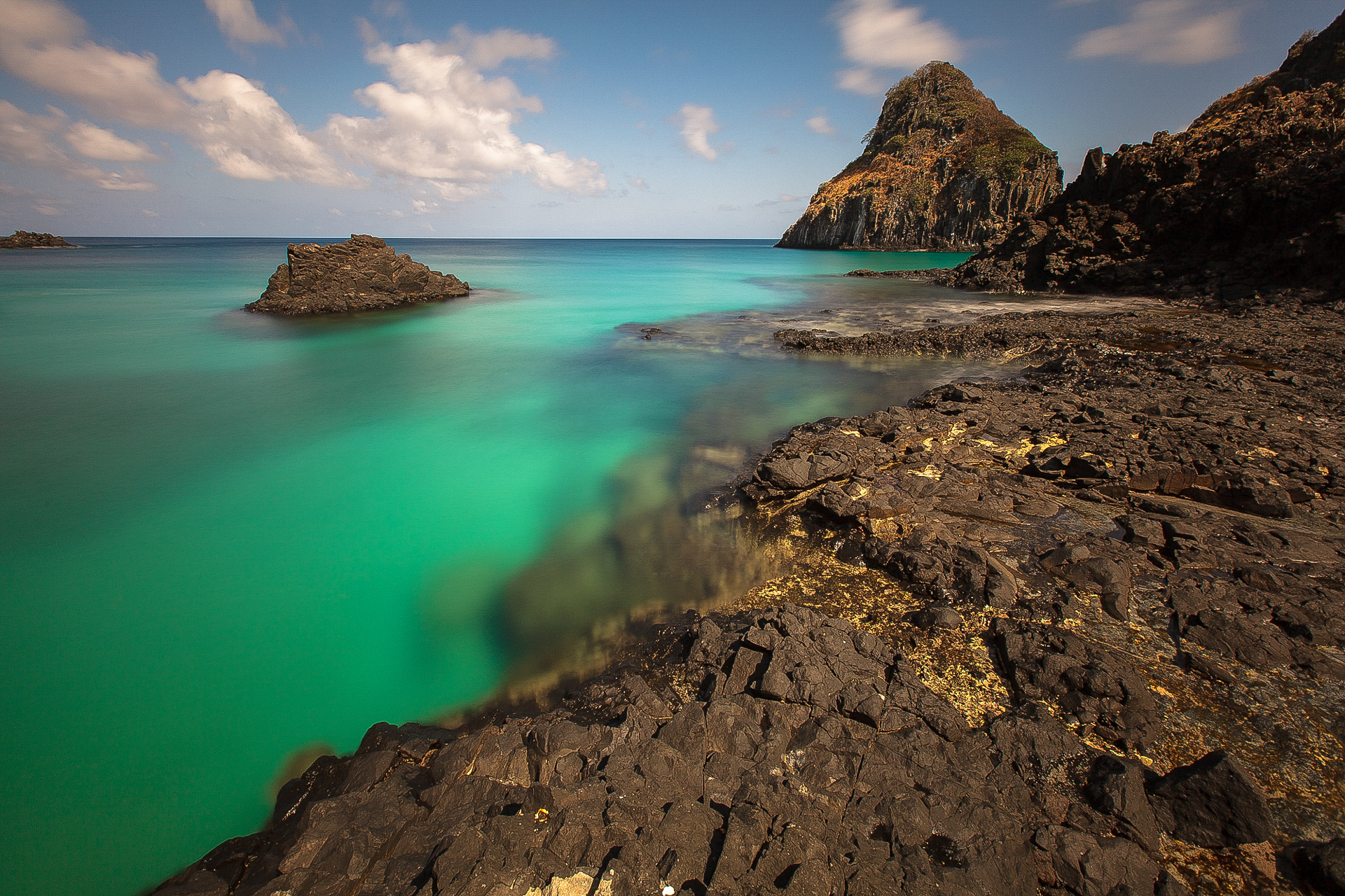 Ilha Dois Irmãos visto da Baía dos Porcos, Fernando de Noronha
