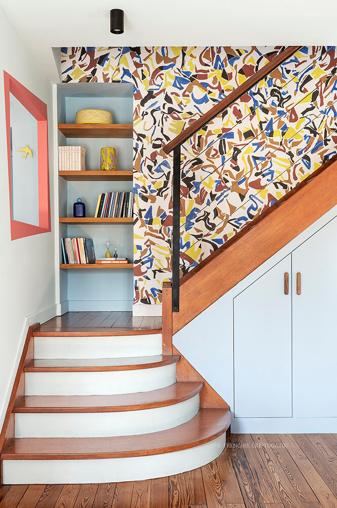 Montée d'escalier sublimée, rangements sous-escalier