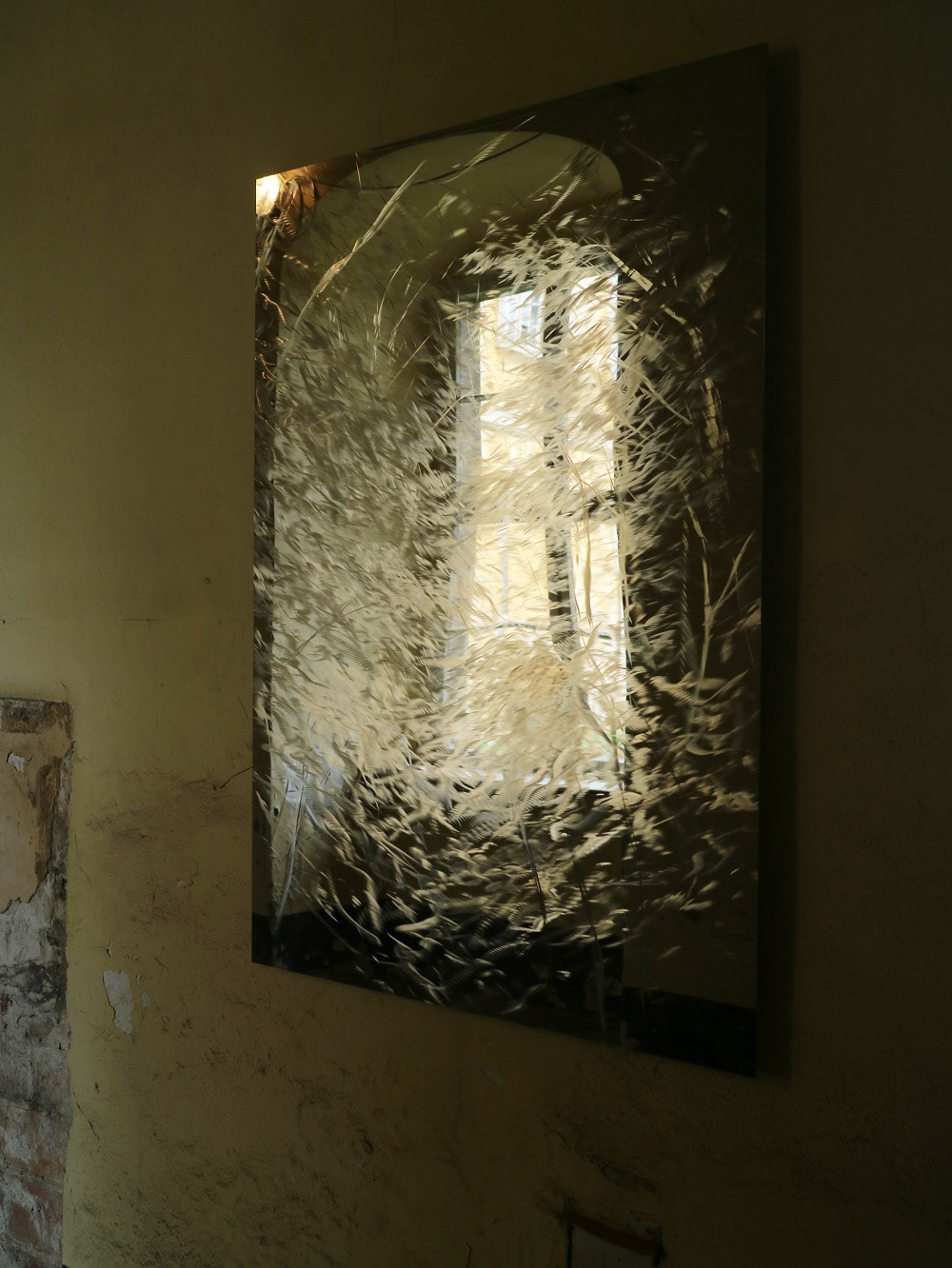 Title: The valley Year: 2016 Material: stainless steel Size:118.8x84.1 cm