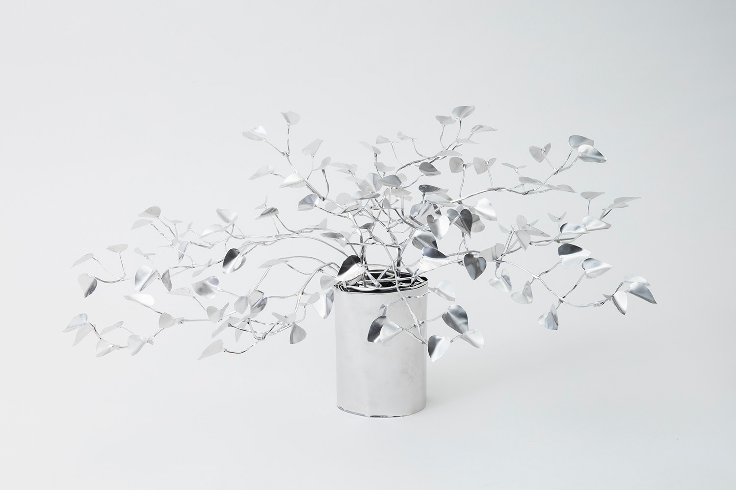 TITLE:　The Aluminium Garden -Structural Studies of Plant- bishop's Hat MATERIAL: Aluminium foil 0.2mm Photo by Shinya Kigure