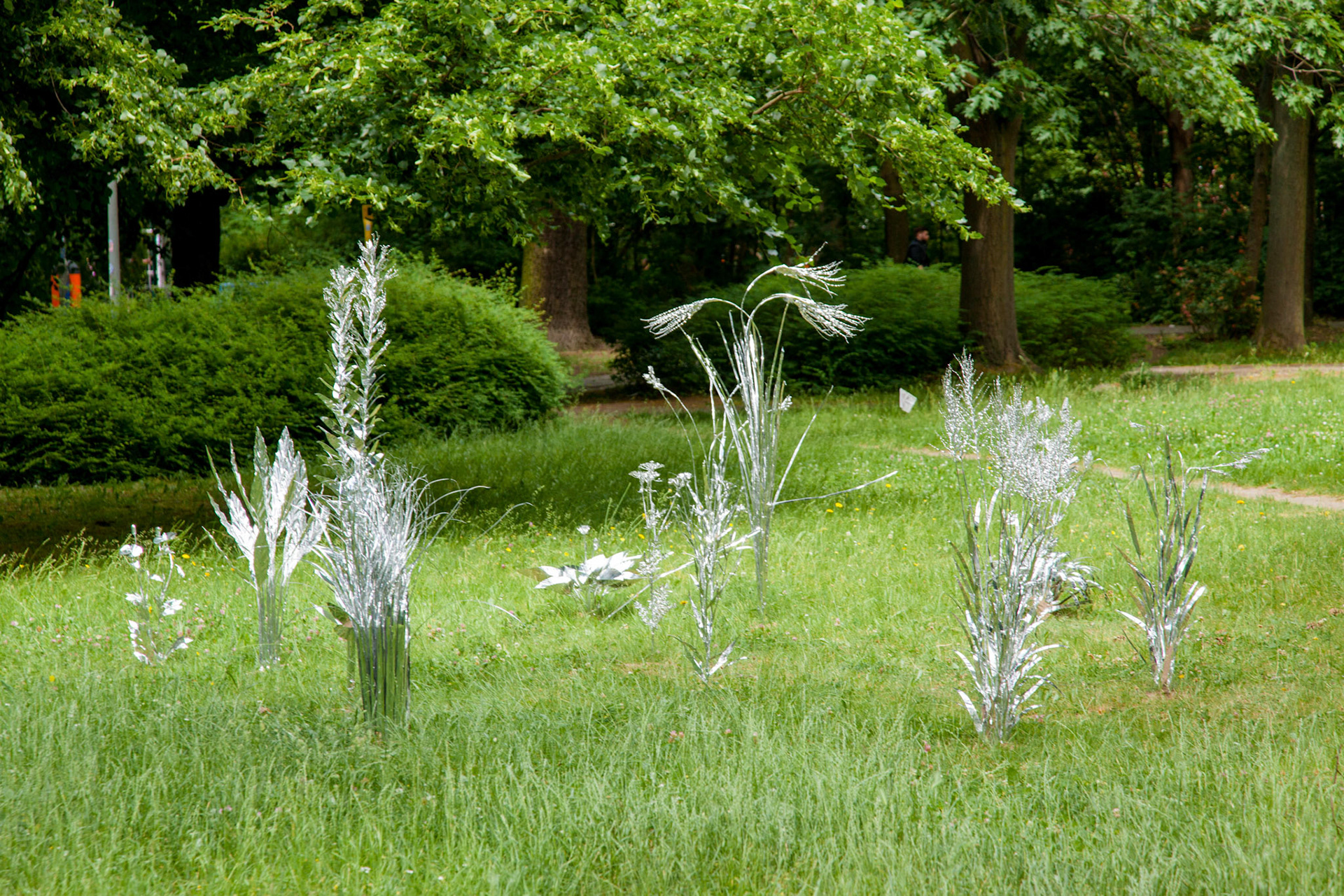 Title: The aluminum garden -structural studies of plants-  Material: Aluminium Foil Mirror polished surface 0.2mm Photo by Joanna Szproch