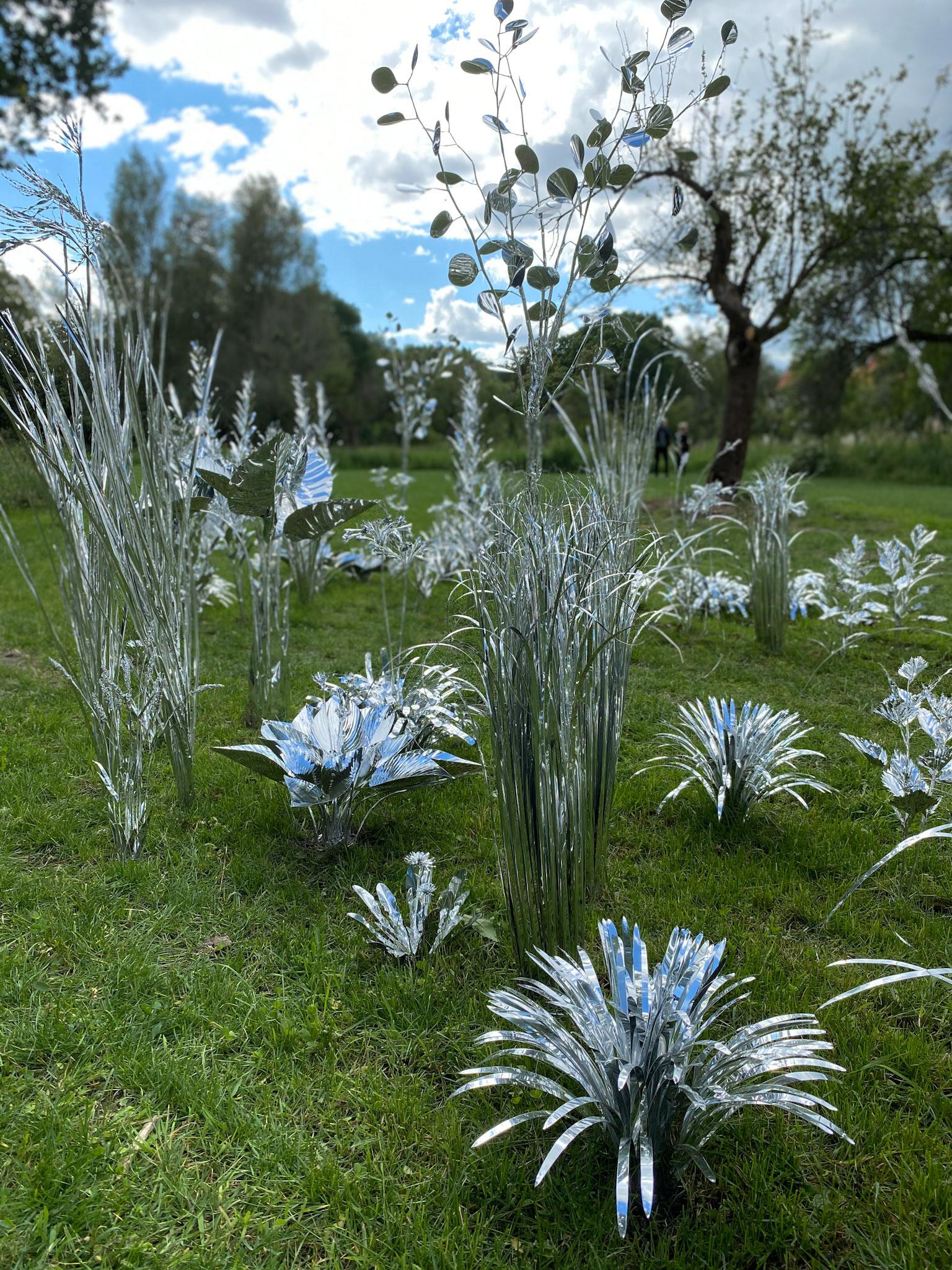 Title: The aluminum garden -structural studies of plants- mirror surface, Year:2020, Material: Aluminium Foil 0.2mm, Photo by S
