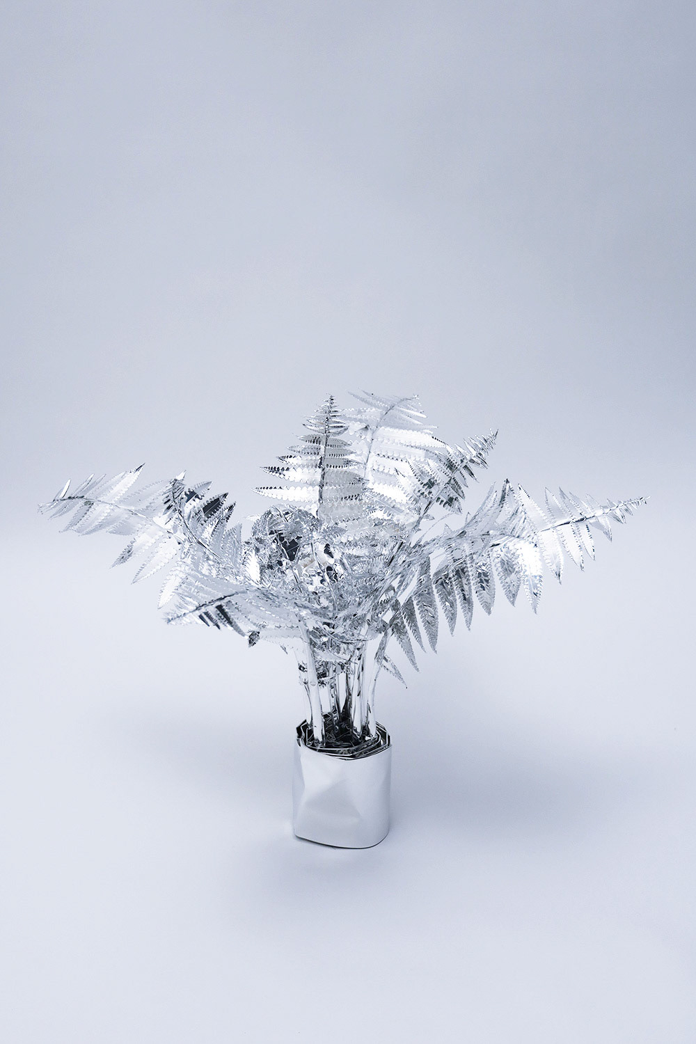 The Aluminum Garden -Structural Studies of Plants-Bracken  Year: 2021 Size: 50x75x75/(h)x(w)x(d)cm Material: Aluminium foil 0.2mm (Mirror polished surface) 