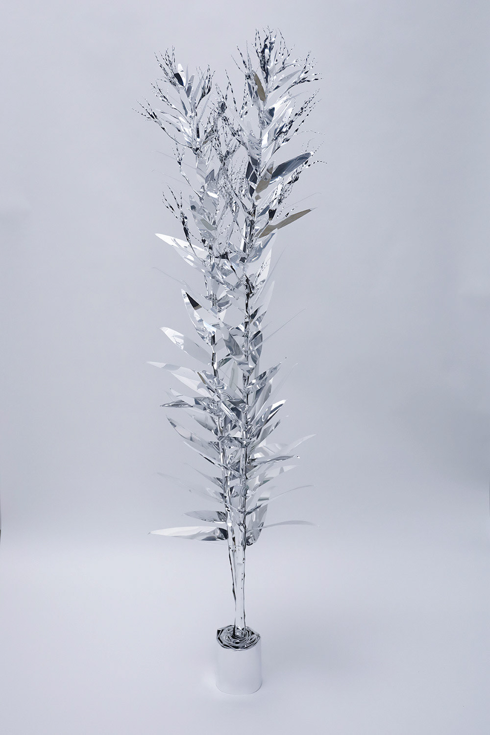 The Aluminum Garden -Structural Studies of Plants-Canadian Goldenrod/tall   Year: 2021 Size: 150x35x35/(h)x(w)x(d)cm Material: Aluminium foil 0.2mm (Mirror polished surface)