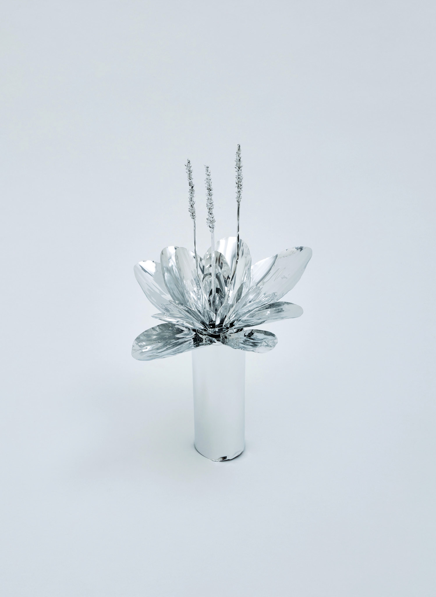 The Aluminum Garden -Structural Studies of Plants- Plantago Year: 2020 Size: 30x18x18/(h)x(w)x(d)cm Material: Aluminium foil 0.2mm (Mirror polished surface) Photo by Shinji Minegishi