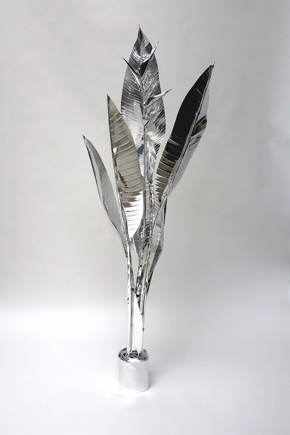 The Aluminum Garden -Structural Studies of Plants-Heliconia Year: 2021 Size: 135-150x40x40/(h)x(w)x(d)cm Material: Aluminium foil 0.2mm (Mirror polished surface) ◻️Price:2880 EUR +TAX