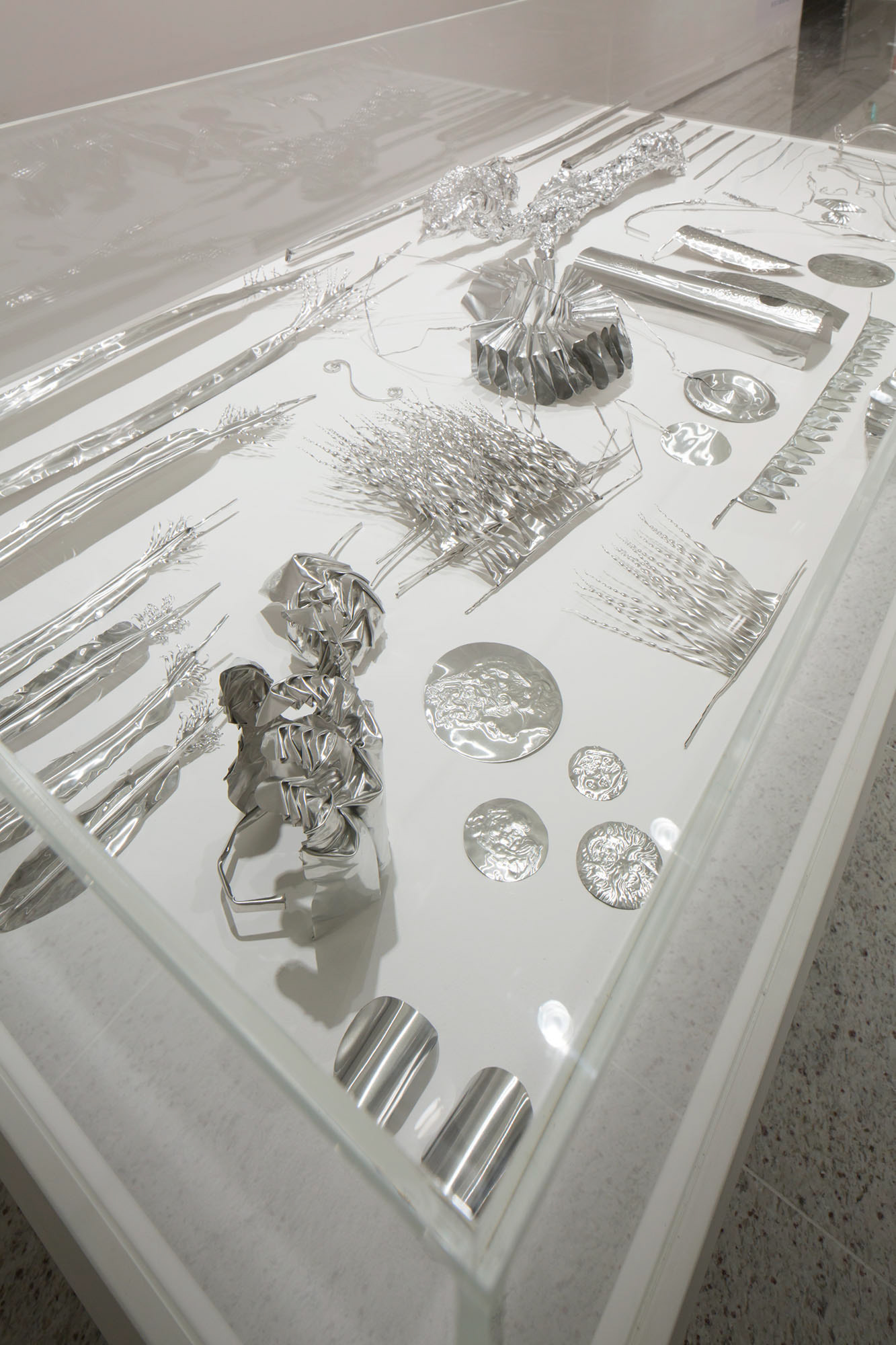 Title: Anonymous relatives-Archaeologist-, Material: Aluminium foil Year:2014
