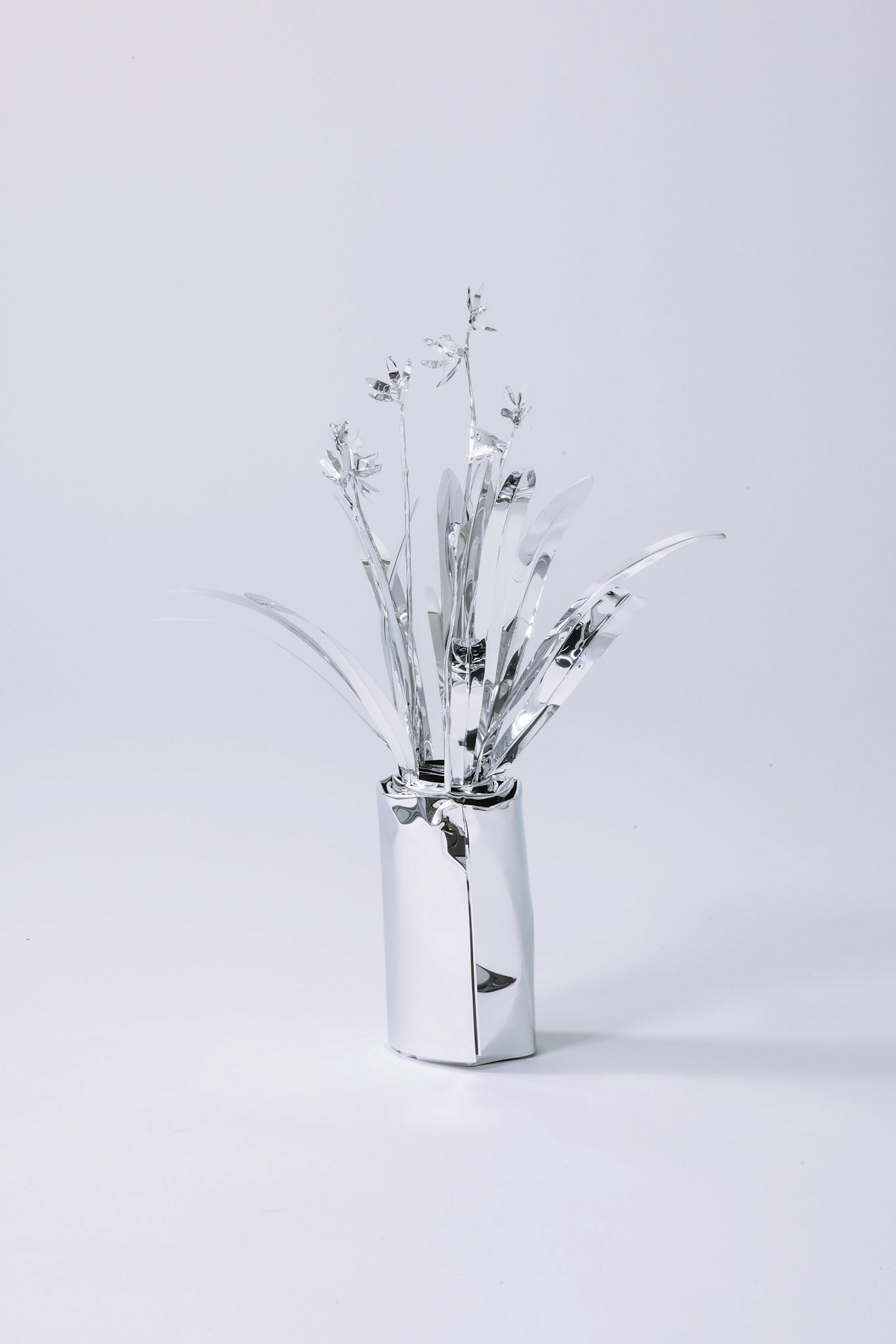 The Aluminum Garden -Structural Studies of Plants- Blueflower Year: 2022 Size: 30x25x25(h)x(w)x(d)cm Material: Aluminium foil 0.2mm (Mirror polished surface) 