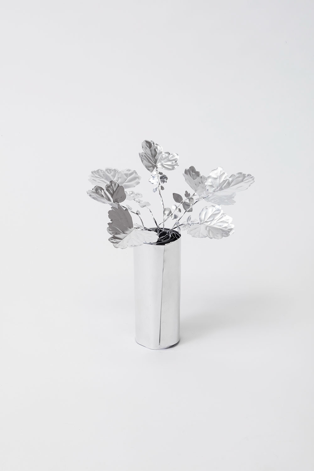 ITLE: The Aluminium Garden -Structural Studies of Plant- Mallow MATERIAL: Aluminium foil 0.2mm Photo by Shinya Kigure