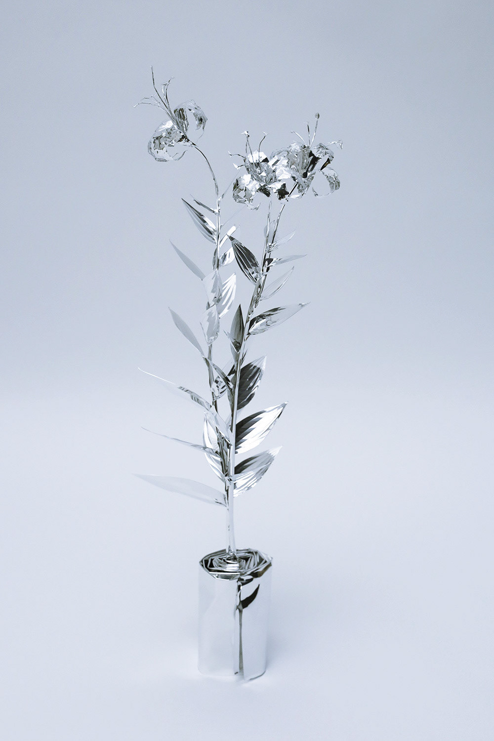 The Aluminum Garden -Structural Studies of Plants-Speciosum lily  Year: 2021 Size: 65x20x25/(h)x(w)x(d)cm Material: Aluminium foil 0.2mm (Mirror polished surface)