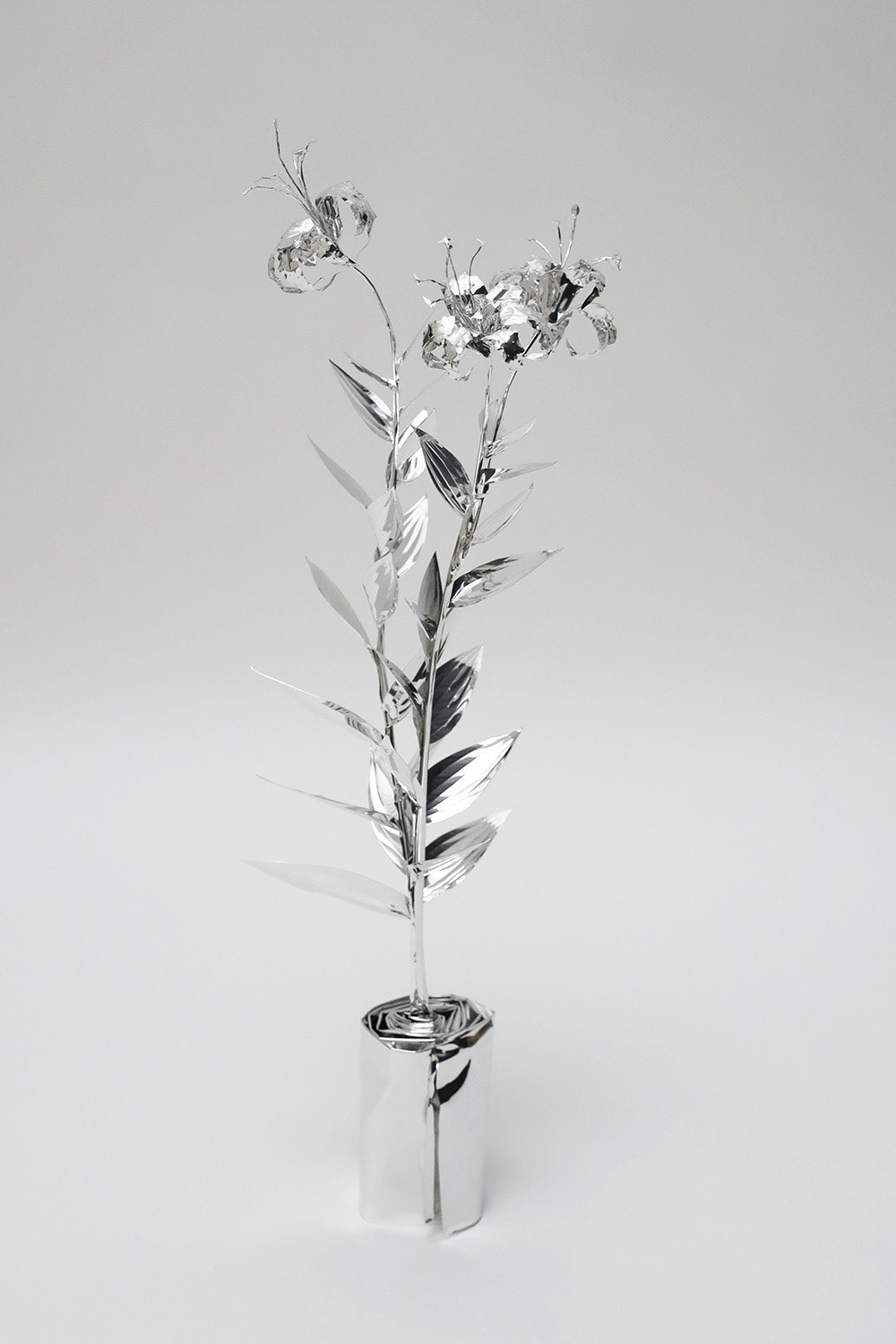 The Aluminum Garden -Structural Studies of Plants-Speciosum lily Year: 2021 Size: 65x20x25/(h)x(w)x(d)cm Material: Aluminium foil 0.2mm (Mirror polished surface) ◻️Price: 1440 EUR +TAX