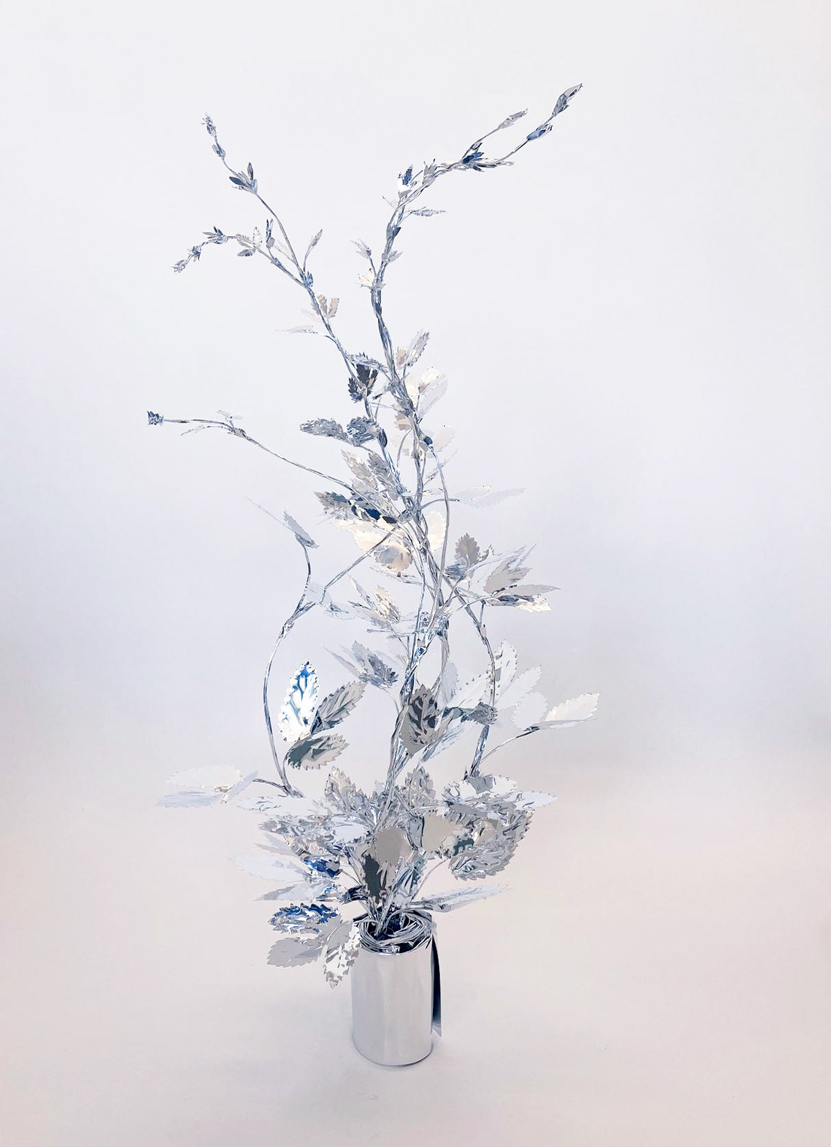 The Aluminum Garden -Structural Studies of Plants- Hop Year:2023 Size:H100xW35xD35cm Material:Aluminium foil 0.2mm(Mirror polished surface)