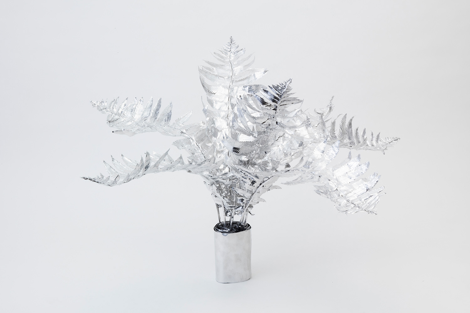 TITLE: The Aluminium Garden -Structural Studies of Plant- Bracken MATERIAL: Aluminium foil 0.2mm ◻️2000EUR(+TAX) Size: 50(h)x75x75cm