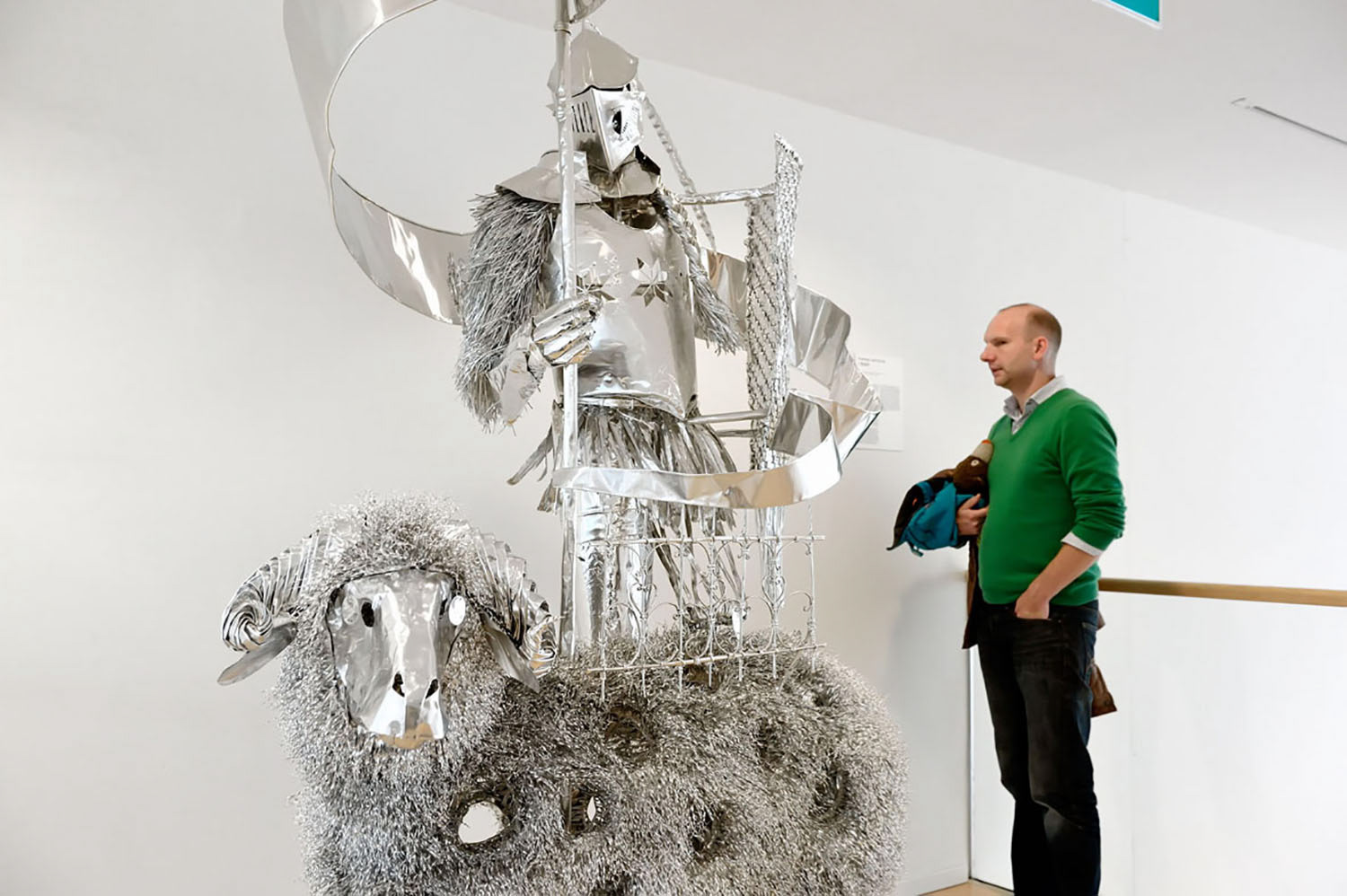 Title: Anonymous relatives -gate keeper-, Year:2013, Material:Aluminum foil, Size:130x90x 250(h)cm