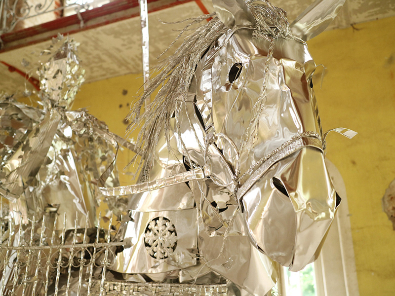 Anonymous relatives -watcher- Year : 2017 Material : Aluminum foil 0,2mm 0,02mm Size": 260 x 135 x 370(h) cm