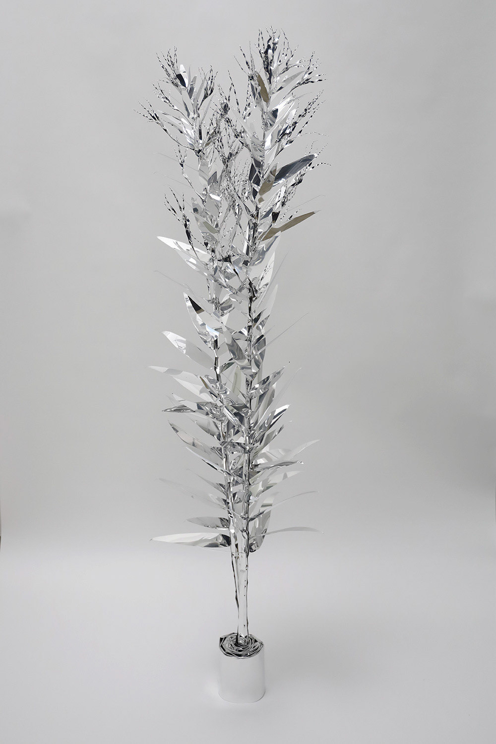 The Aluminum Garden -Structural Studies of Plants-Canadian Goldenrod/tall Year: 2021 Size: 150x35x35/(h)x(w)x(d)cm Material: Aluminium foil 0.2mm (Mirror polished surface) ◻️Price:2040EUR+TAX