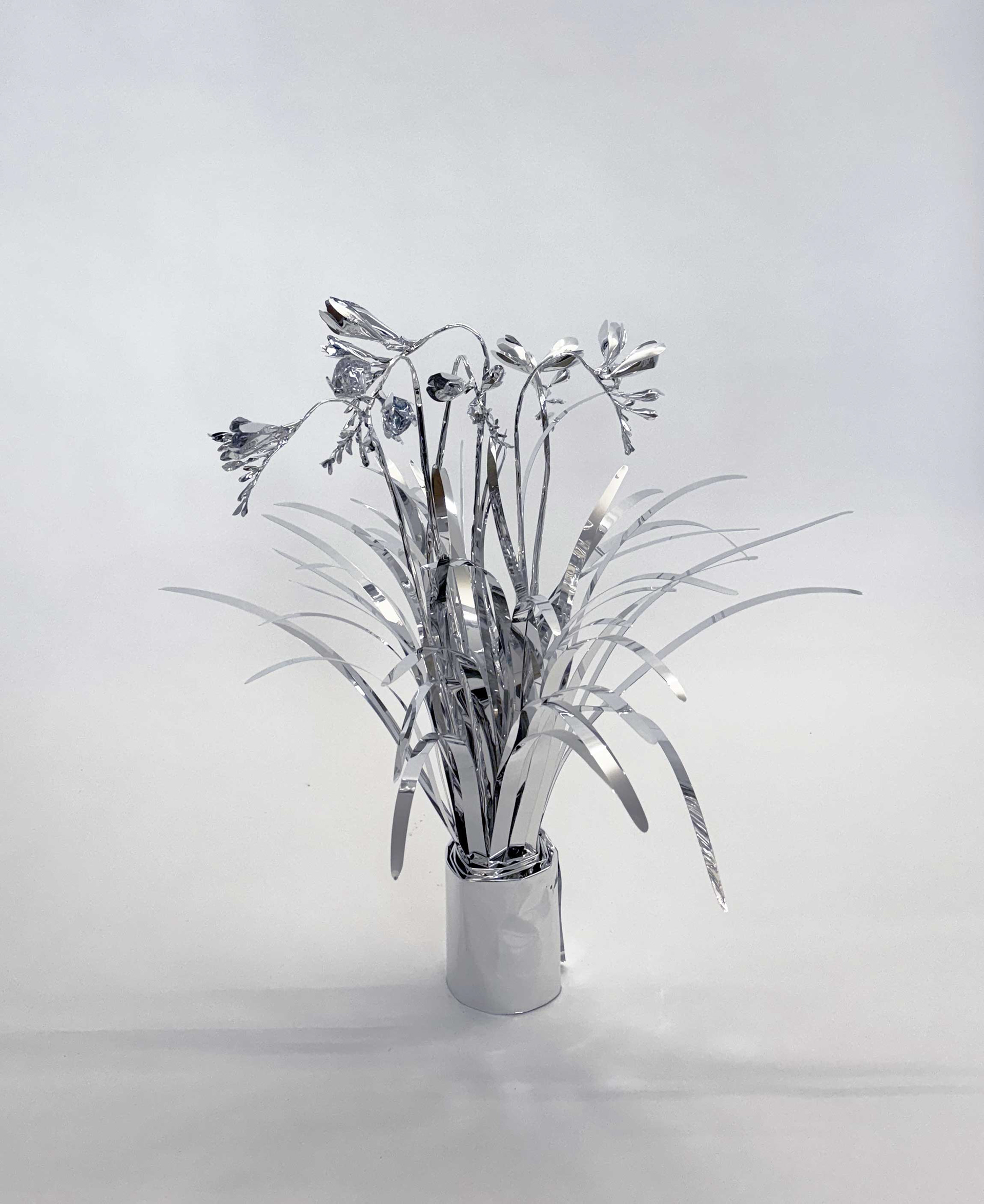 The Aluminum Garden -Structural Studies of Plants- Freesia Year: 2025 Size: 60x50x50 (h)x(w)x(d)cm Material: Aluminium foil 0.2mm (Mirror polished surface)