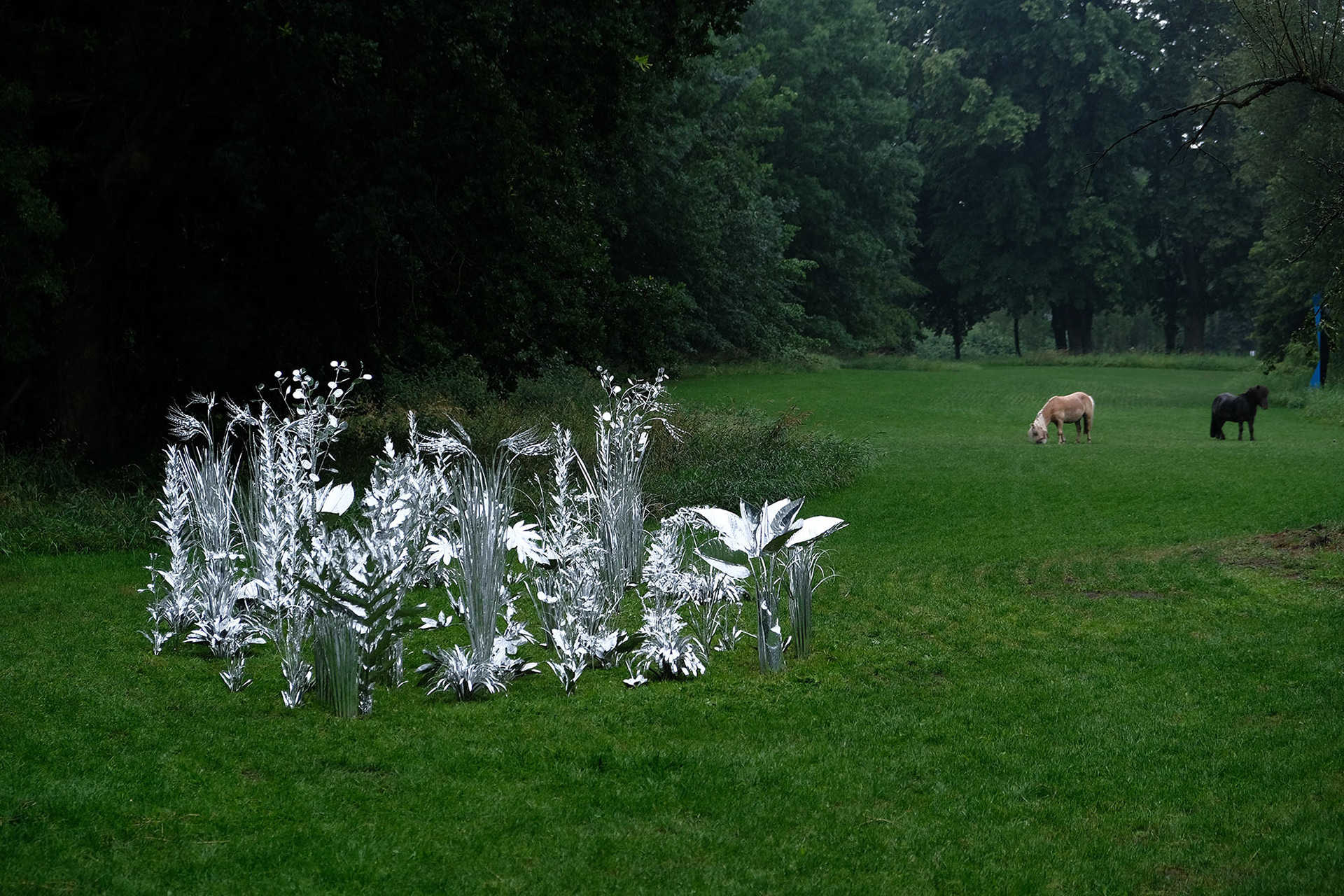 Title: The aluminum garden -structural studies of plants- mirror surface, Year:2020, Material: Aluminium Foil 0.2mm, Photo by T.Takeda
