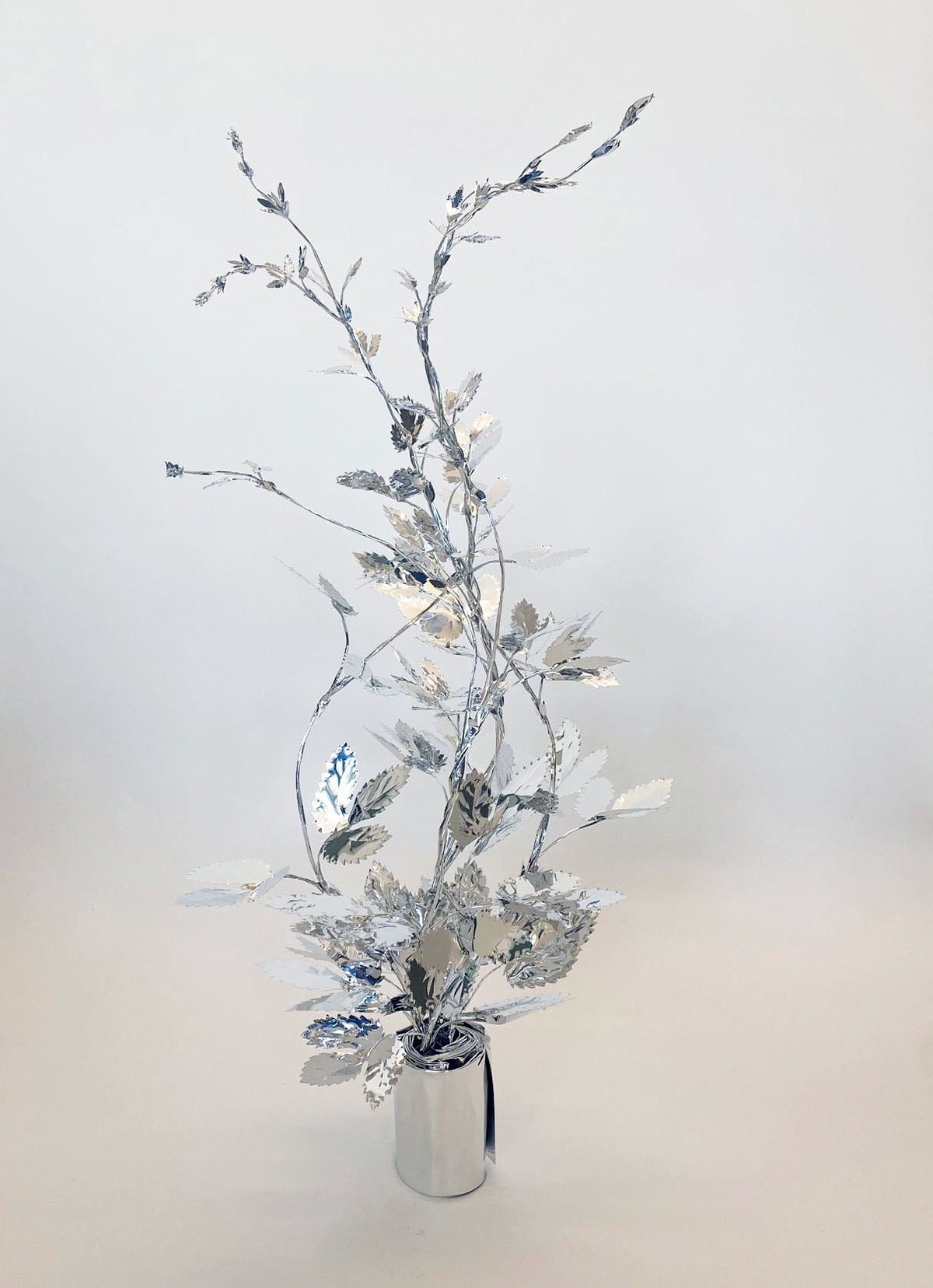The Aluminum Garden -Structural Studies of Plants- Hop Year:2023 Size:H100xW35xD35cm Material:Aluminium foil 0.2mm(Mirror polished surface) ◽️Price: 2160EUR(+TAX)