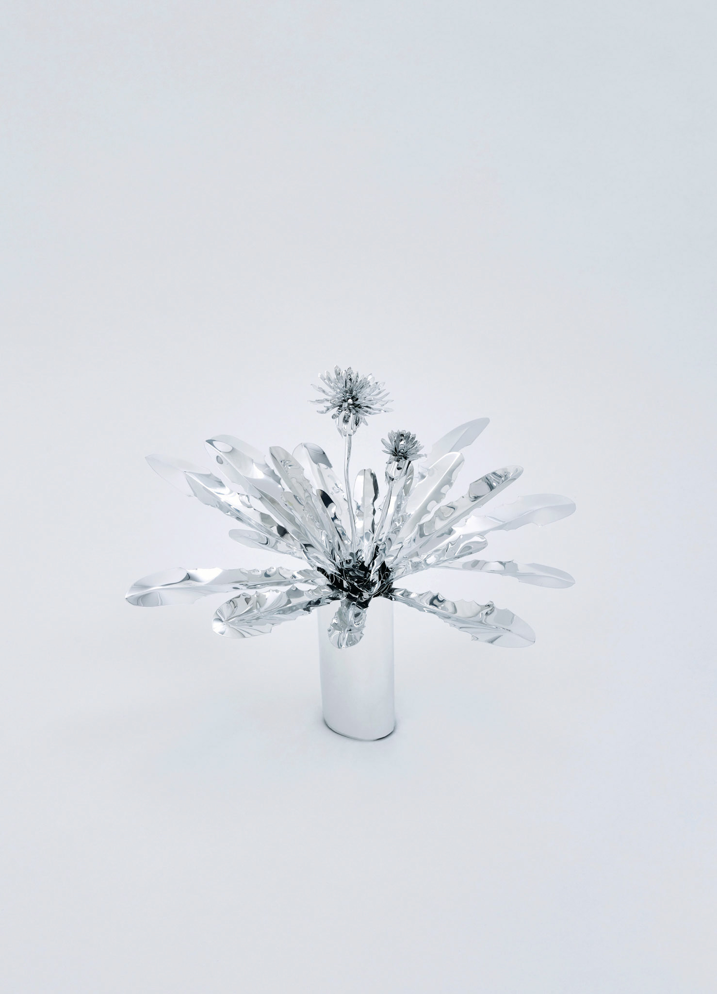 The Aluminum Garden -Structural Studies of Plants- Dandelion Year: 2020 Size: 28x25x25/(h)x(w)x(d)cm Material: Aluminium foil 0.2mm (Mirror polished surface) Photo by Shinji Minegishi