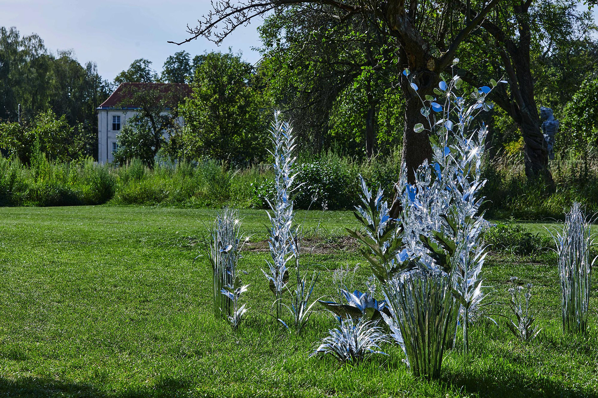 Title: The aluminum garden -structural studies of plants- mirror surface, Year:2020, Material: Aluminium Foil 0.2mm, Photo by Shinji Minegishi