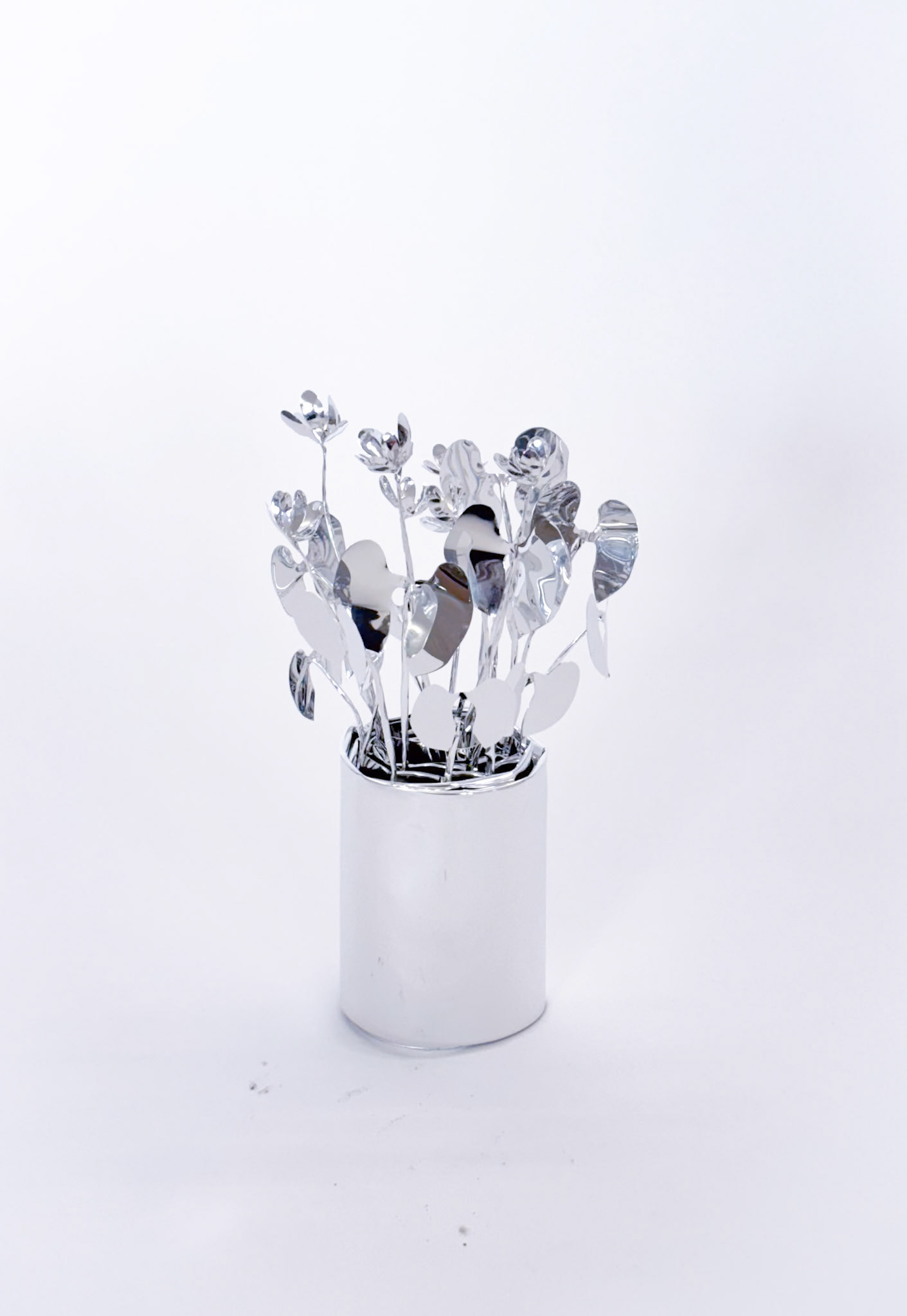 The Aluminum Garden -Structural Studies of Plants- Jeffersonia Year: 2025 Size: 30x20x20/(h)x(w)x(d)cm Material: Aluminium foil 0.2mm (Mirror polished surface)