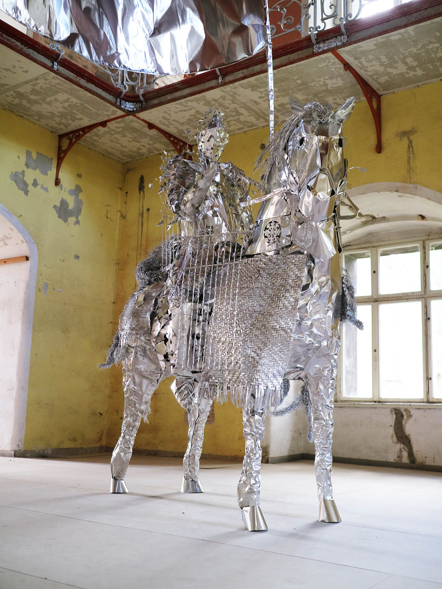 Anonymous relatives -watcher- Year : 2017 Material : Aluminum foil 0,2mm 0,02mm Size": 260 x 135 x 370(h) cm