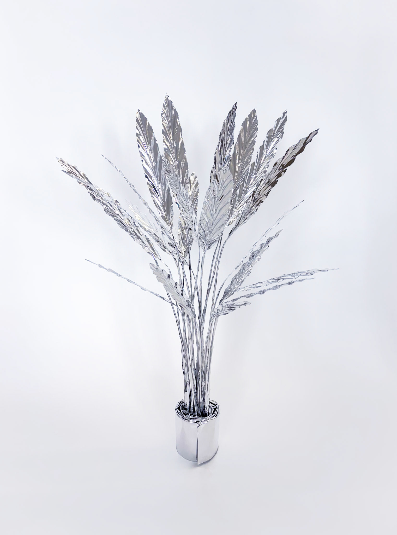The Aluminum Garden -Structural Studies of Plants- rufibarba Year: 2025 Size: 100x40x40/(h)x(w)x(d)cm Material: Aluminium foil 0.2mm (Mirror polished surface)