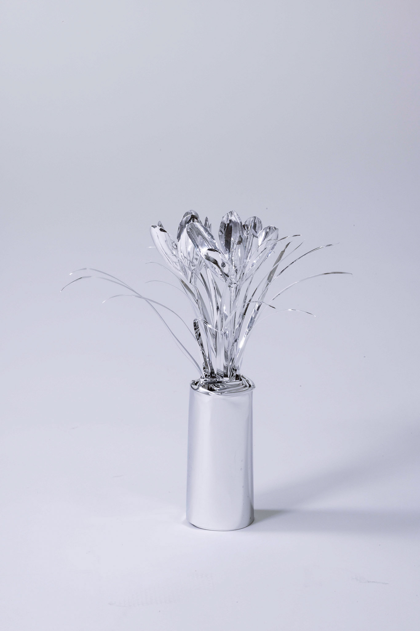 The Aluminum Garden -Structural Studies of Plants- Crocus Year: 2022 Size:28x22x22(h)x(w)x(d)cm Material: Aluminium foil 0.2mm (Mirror polished surface) 