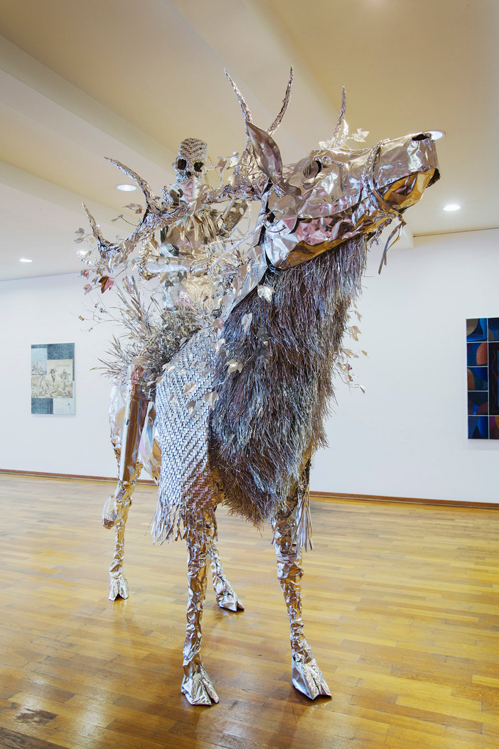 Title: Anonymous relatives -gardener-, Year:2013, Material:Aluminum foil, Size:260x140x 270(h)cm, Photo by Shinji Minegishi