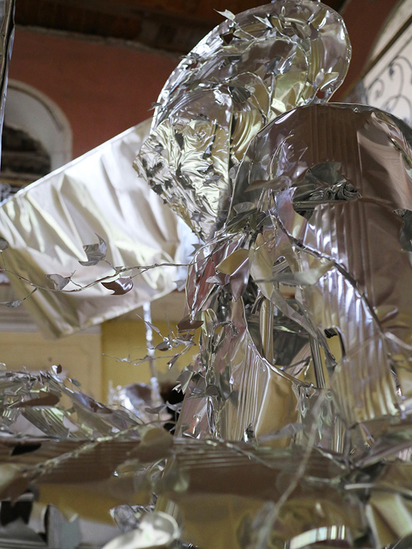 Anonymous relatives -watcher- Year : 2017 Material : Aluminum foil 0,2mm 0,02mm Size": 260 x 135 x 370(h) cm