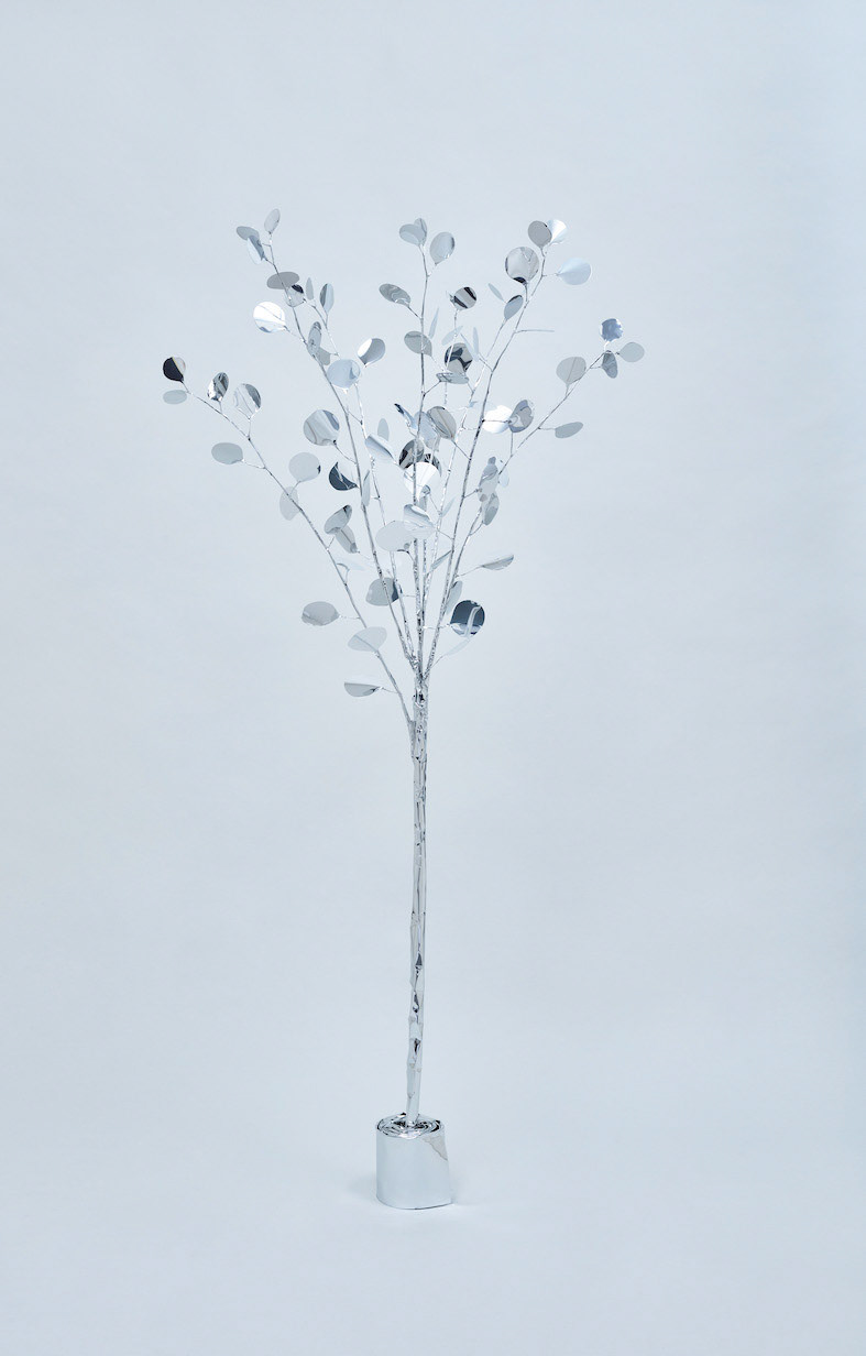 The Aluminum Garden -Structural Studies of Plants- Eucalyptus Populus  Year: 2020 Size: 120-130x60x60 /(h)x(w)x(d)cm Material: Aluminium foil 0.2mm (Mirror polished surface) Photo by Shinji Minegishi