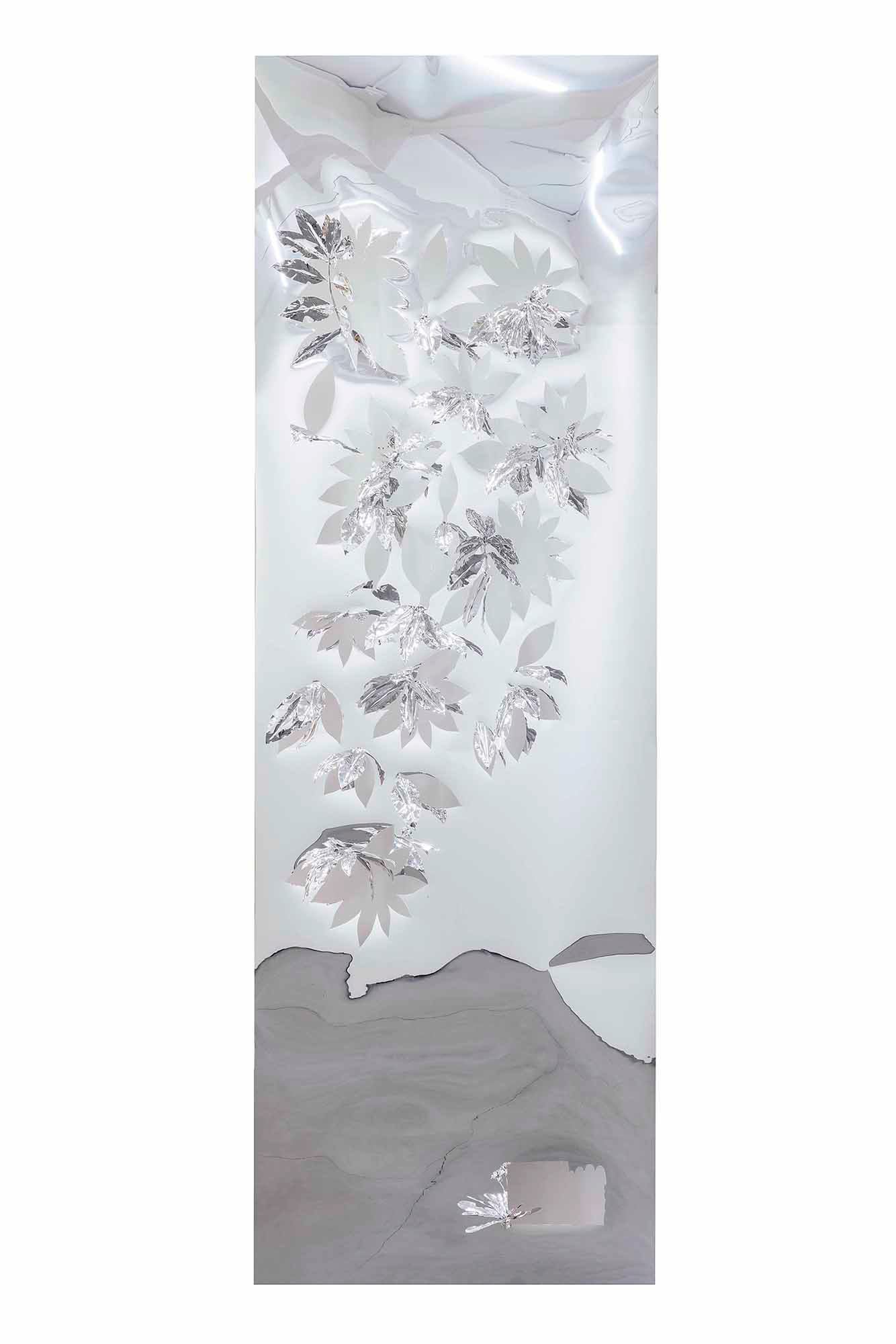 Title: When you hear the sound of feathers #5 Year: 2022 Size: H2450 × W920 × D230 mm Medium: Aluminium foil 0.2mm(Mirror polished surface)