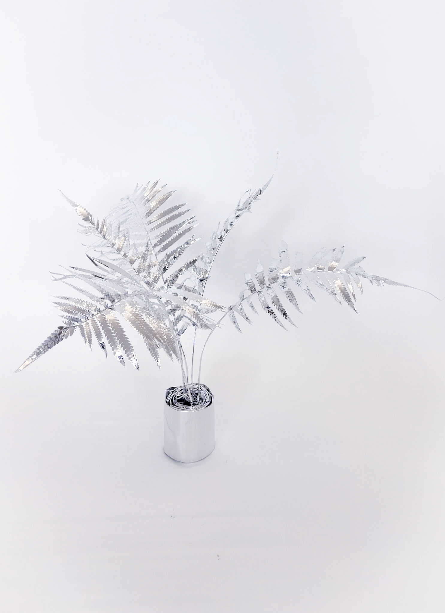 The Aluminum Garden -Structural Studies of Plants- Maiden fern Year: 2025 Size: 30x40x40/(h)x(w)x(d)cm Material: Aluminium foil 0.2mm (Mirror polished surface)