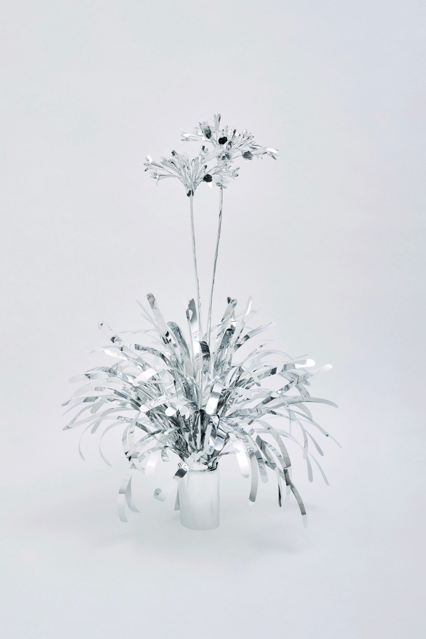 The Aluminum Garden -Structural Studies of Plants- Agapanthus Year: 2020 Size: 75x30x30/(h)x(w)x(d)cm Material: Aluminium foil 0.2mm (Mirror polished surface) Photo by Shinji Minegishi