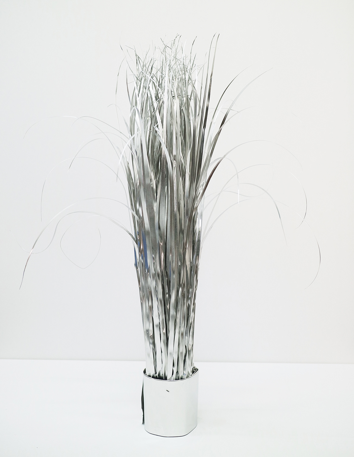 TITLE: The Aluminium Garden -Structural Studies of Plant- Grass/big MATERIAL: Aluminium foil 0.2mm ◻️1200EUR(+TAX) Size: 90(h)x50x50cm
