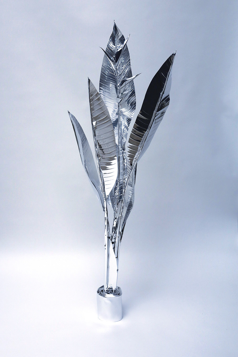 The Aluminum Garden -Structural Studies of Plants- Heliconia Year: 2021 Size: 135-150x40x40/(h)x(w)x(d)cm Material: Aluminium foil 0.2mm (Mirror polished surface)