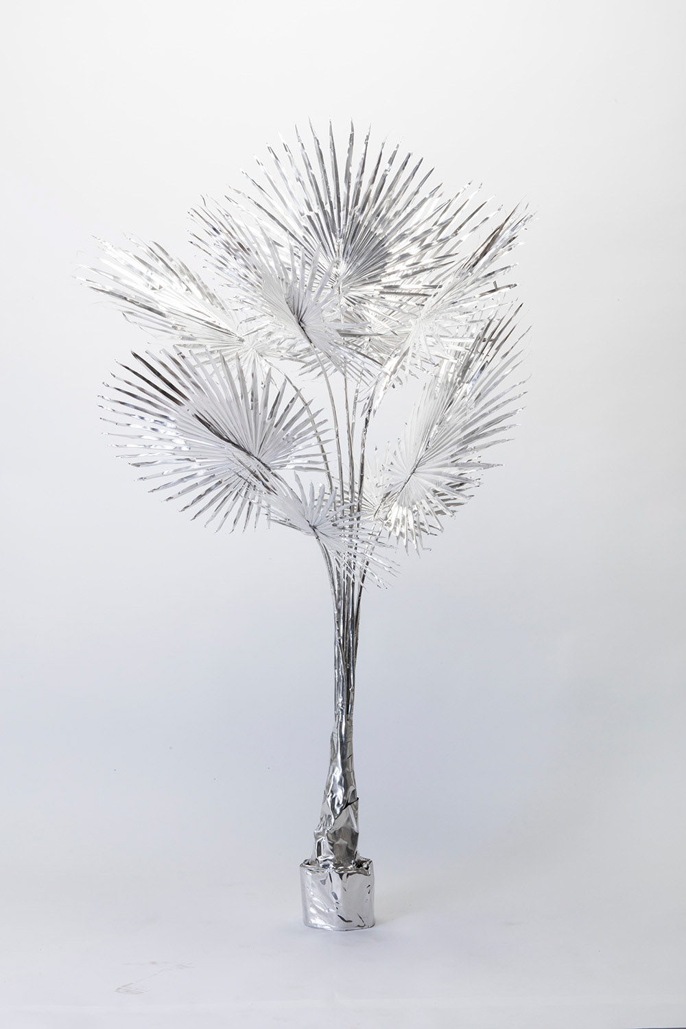 TITLE: The Aluminium Garden -Structural Studies of Plant- Fan Palm MATERIAL: Aluminium foil 0.2mm ◻️3000EUR(+TAX) Size: 160(h)x80x80cm