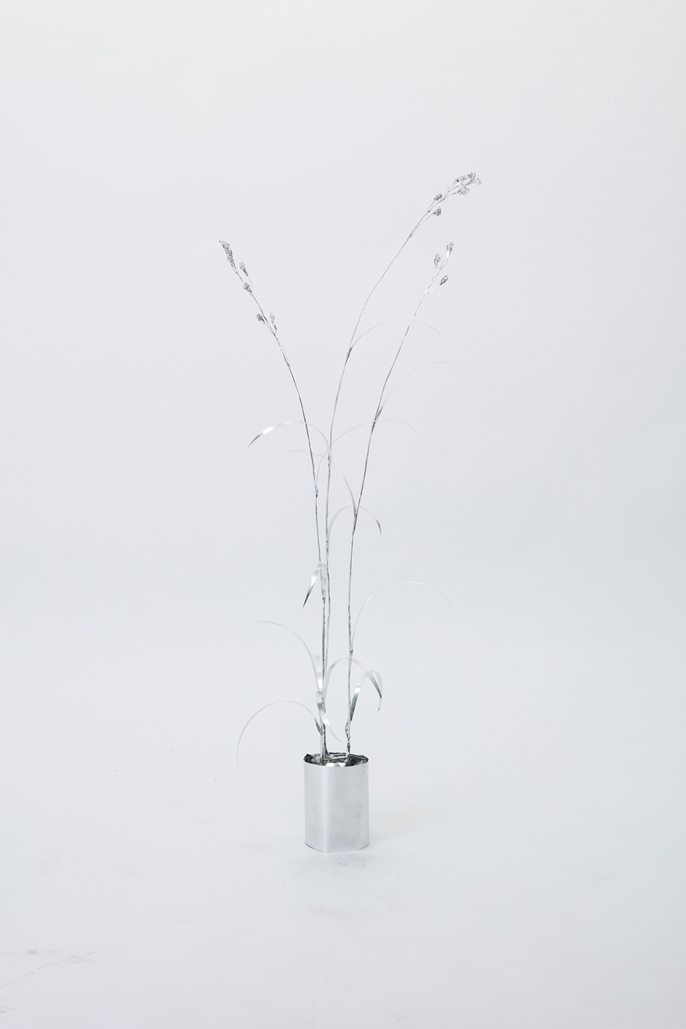TITLE: The Aluminium Garden -Structural Studies of Plant- Johnson Grass MATERIAL: Aluminium foil 0.2mm ◻️1000EUR(+TAX) Size: 100(h)x50x50cm