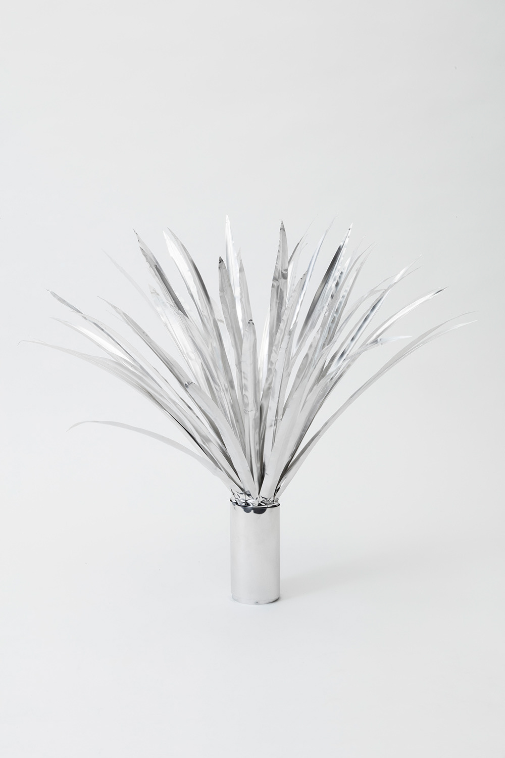 TITLE: The Aluminium Garden -Structural Studies of Plant- Grass/wide MATERIAL: Aluminium foil 0.2mm ◻️600EUR(+TAX) Size: 45(h)x30x30cm