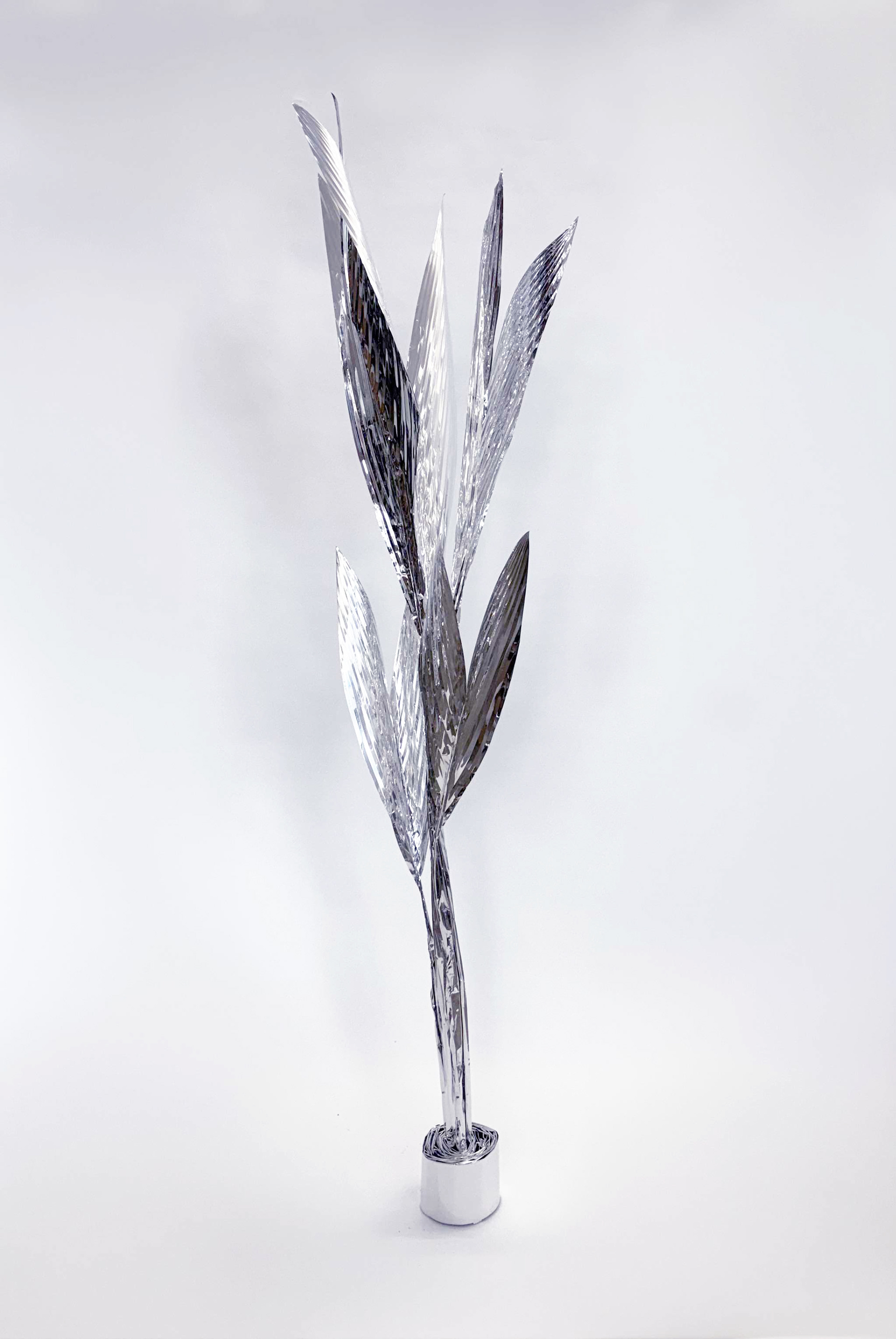 The Aluminum Garden -Structural Studies of Plants- Coconut palm Year: 2025 Size: 220x45x45/(h)x(w)x(d)cm Material: Aluminium foil 0.2mm (Mirror polished surface)