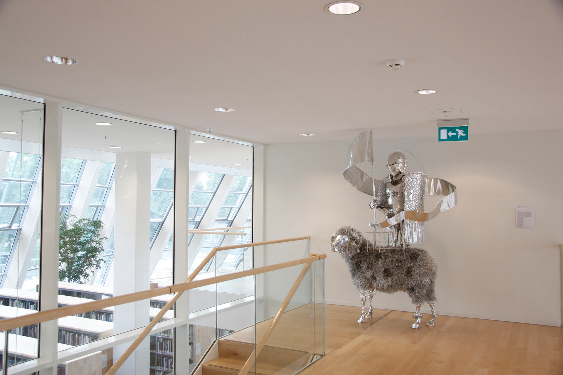 Title: Anonymous relatives -gate keeper-, Year:2013, Material:Aluminum foil, Size:130x90x 250(h)cm
