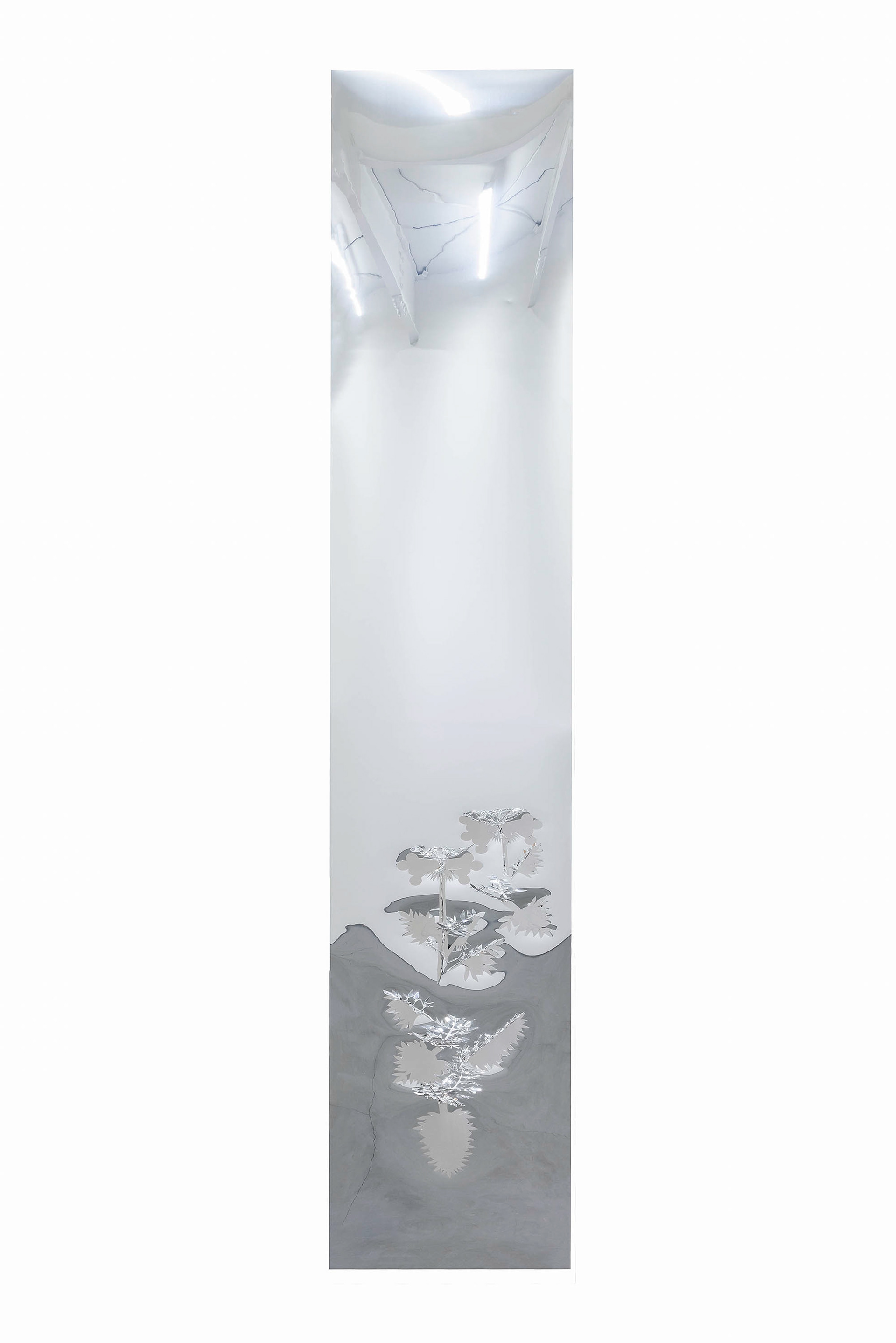 Title: When you hear the sound of feathers #1 Year: 2022 Size: H2450 × W385 × D150 mm Medium: Aluminium foil 0.2mm(Mirror polished surface)