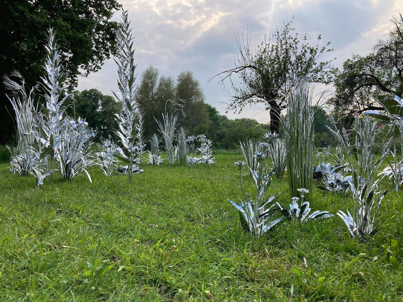 Title: The aluminum garden -structural studies of plants- mirror surface, Year:2020, Material: Aluminium Foil 0.2mm, Photo by Shinji Minegishi