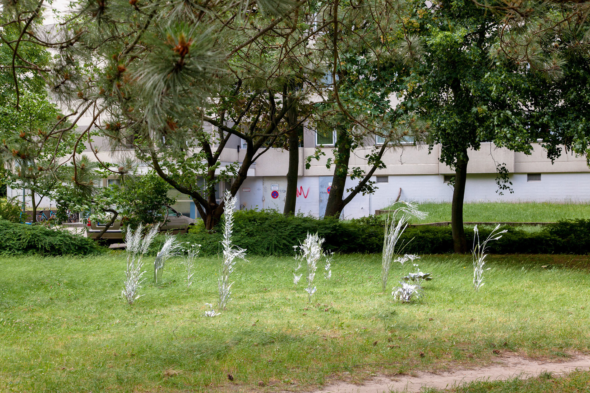Title: The aluminum garden -structural studies of plants-  Material: Aluminium Foil Mirror polished surface 0.2mm Photo by Joanna Szproch
