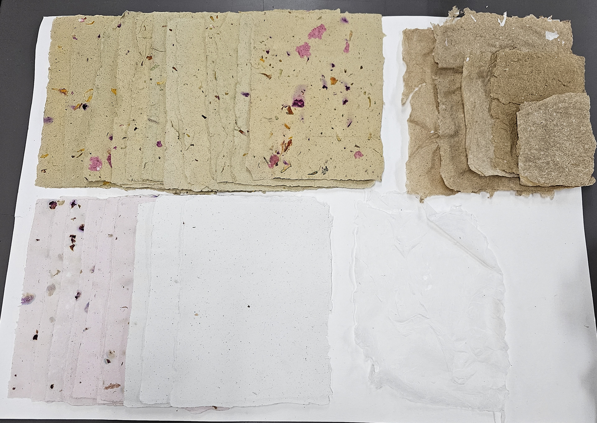 Handmade Papers with Inclusions and Natural Dyes/Flowers