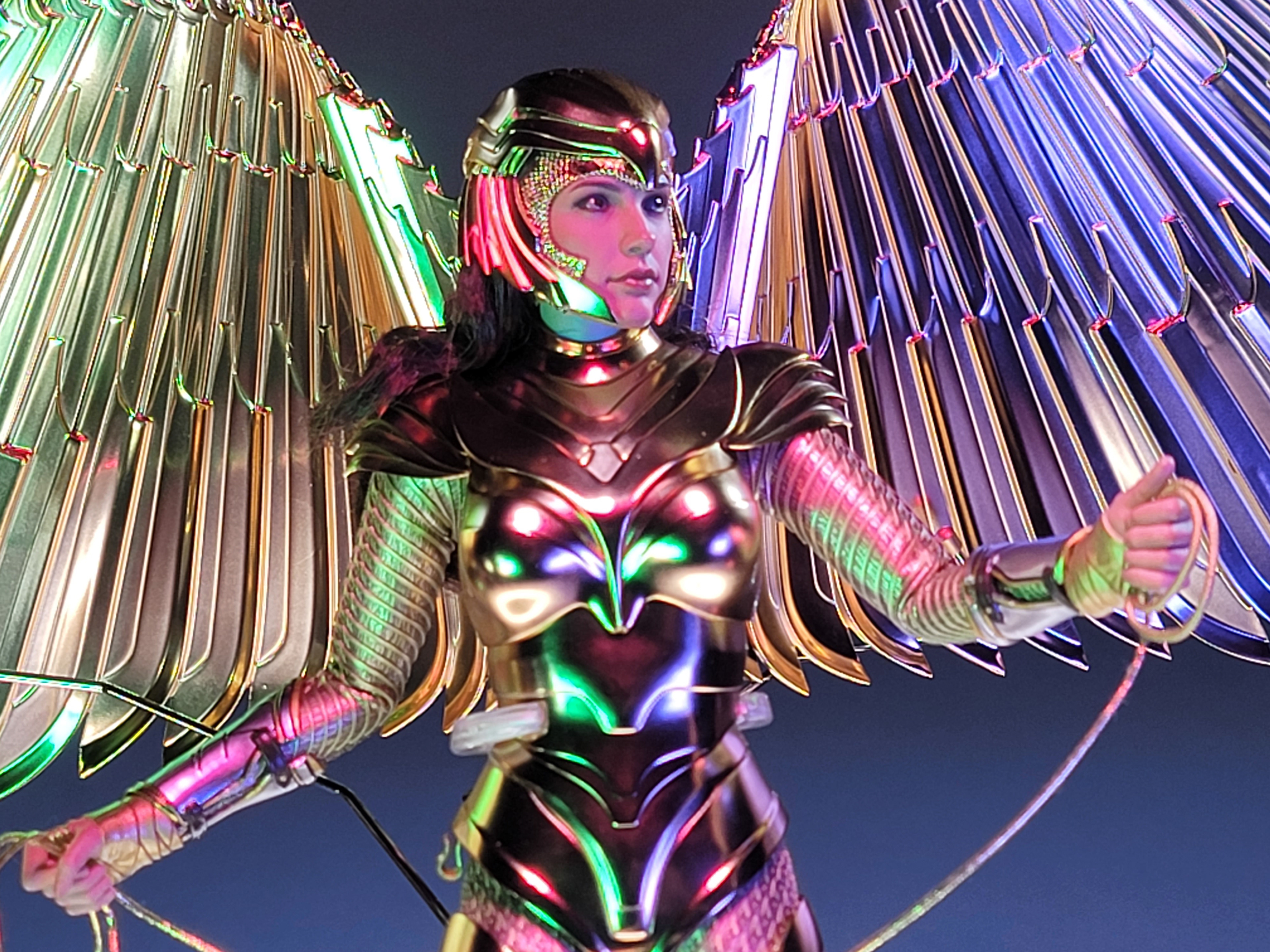 Hot toys 1984 gold winged wonder woman