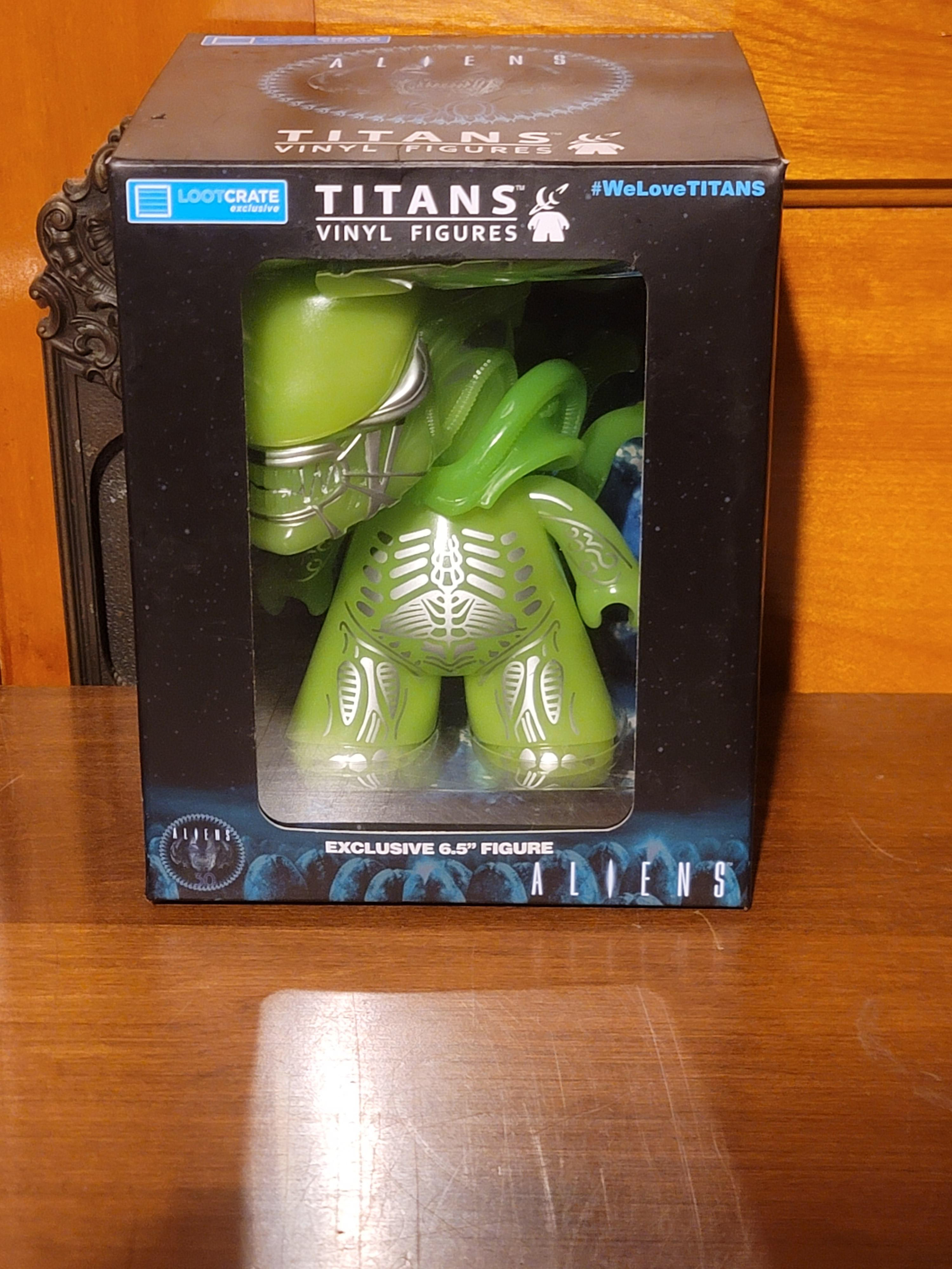 43: Titans vinyl figures Aliens exclusive 6.5 figure Loot Crate exclusive