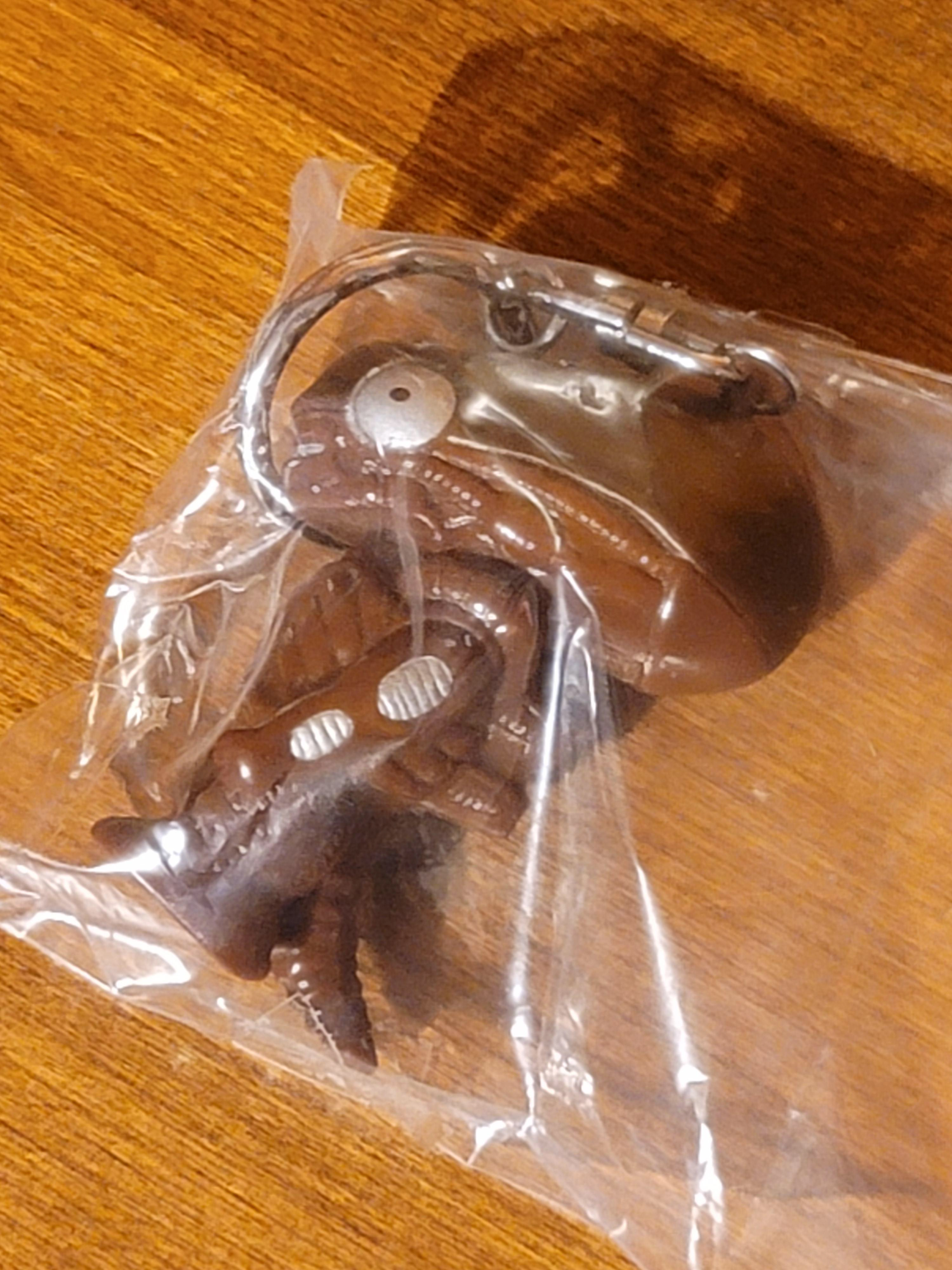 71: 2 inch brown 20th century Fox lucky fish alien keychain (the only one ever to have been known to come onto the market, but is an officially licensed item) make an offer
