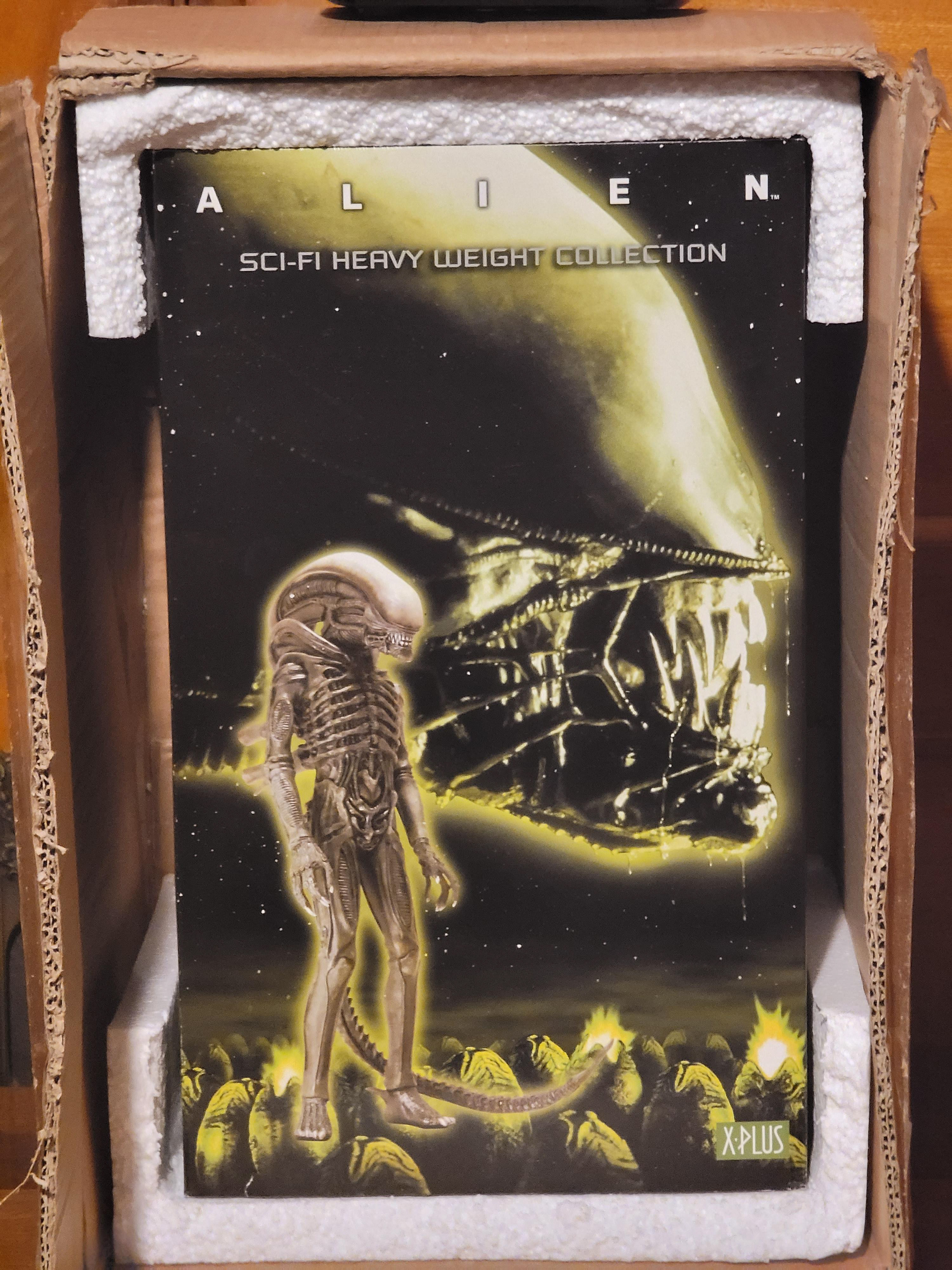 81: XPLUS USA Alien heavy weight metal statue #35 of 50